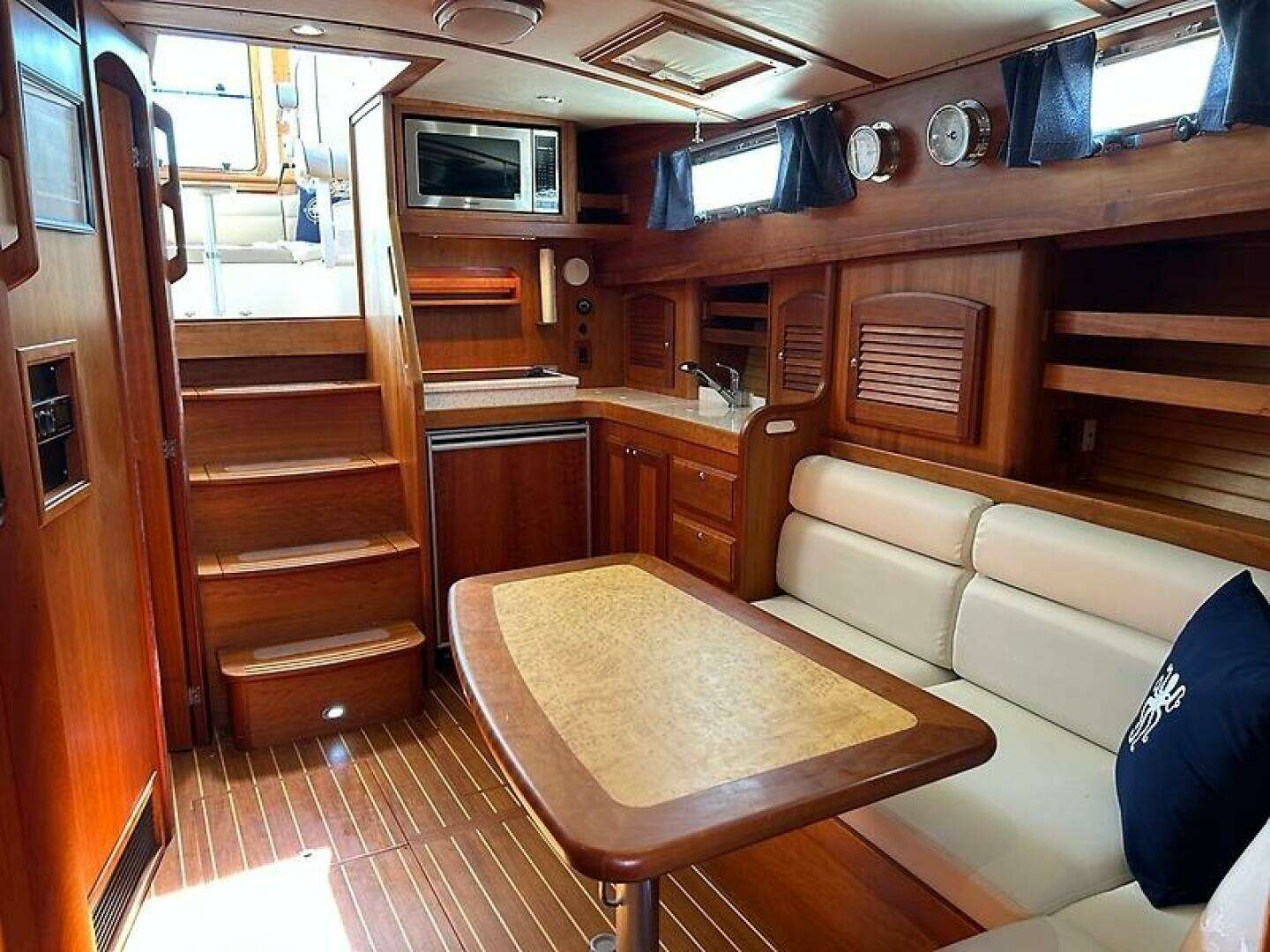 2004 Sabre 42 Express - Image 20