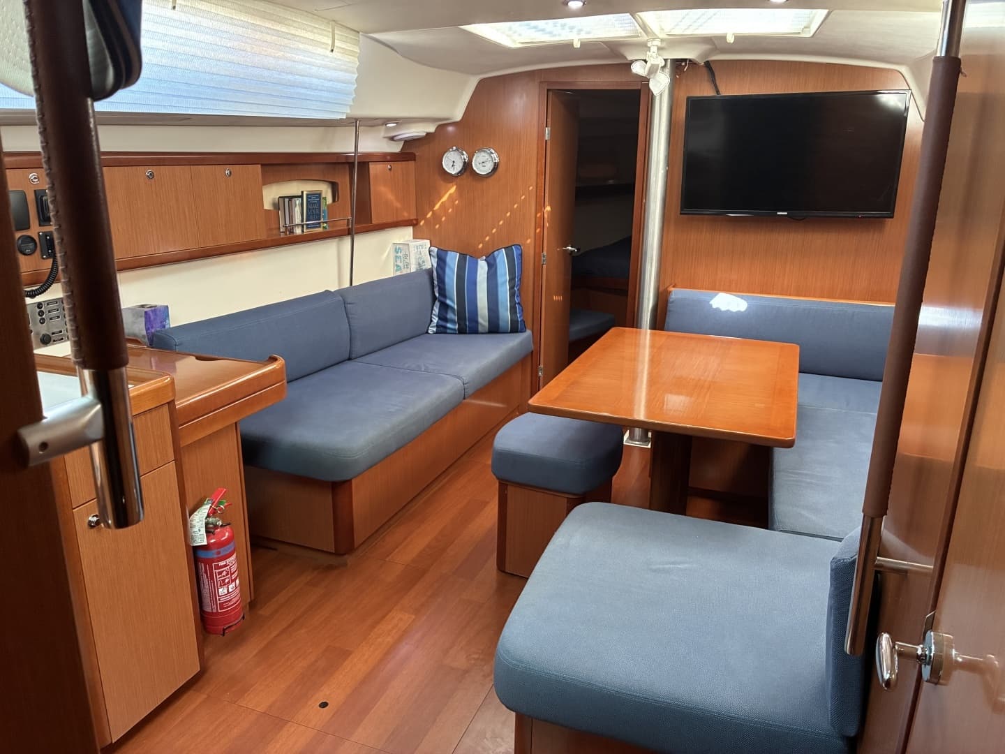 2008 Beneteau Oceanis 43 - Image 4