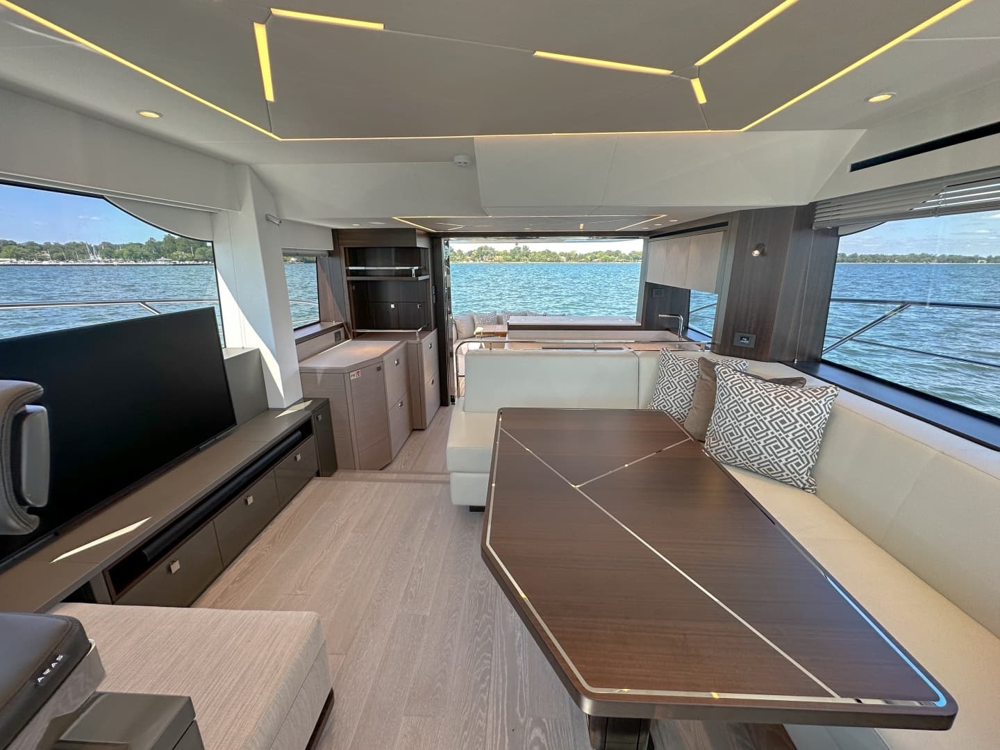 2024 Sunseeker 55 Manhattan - Image 46