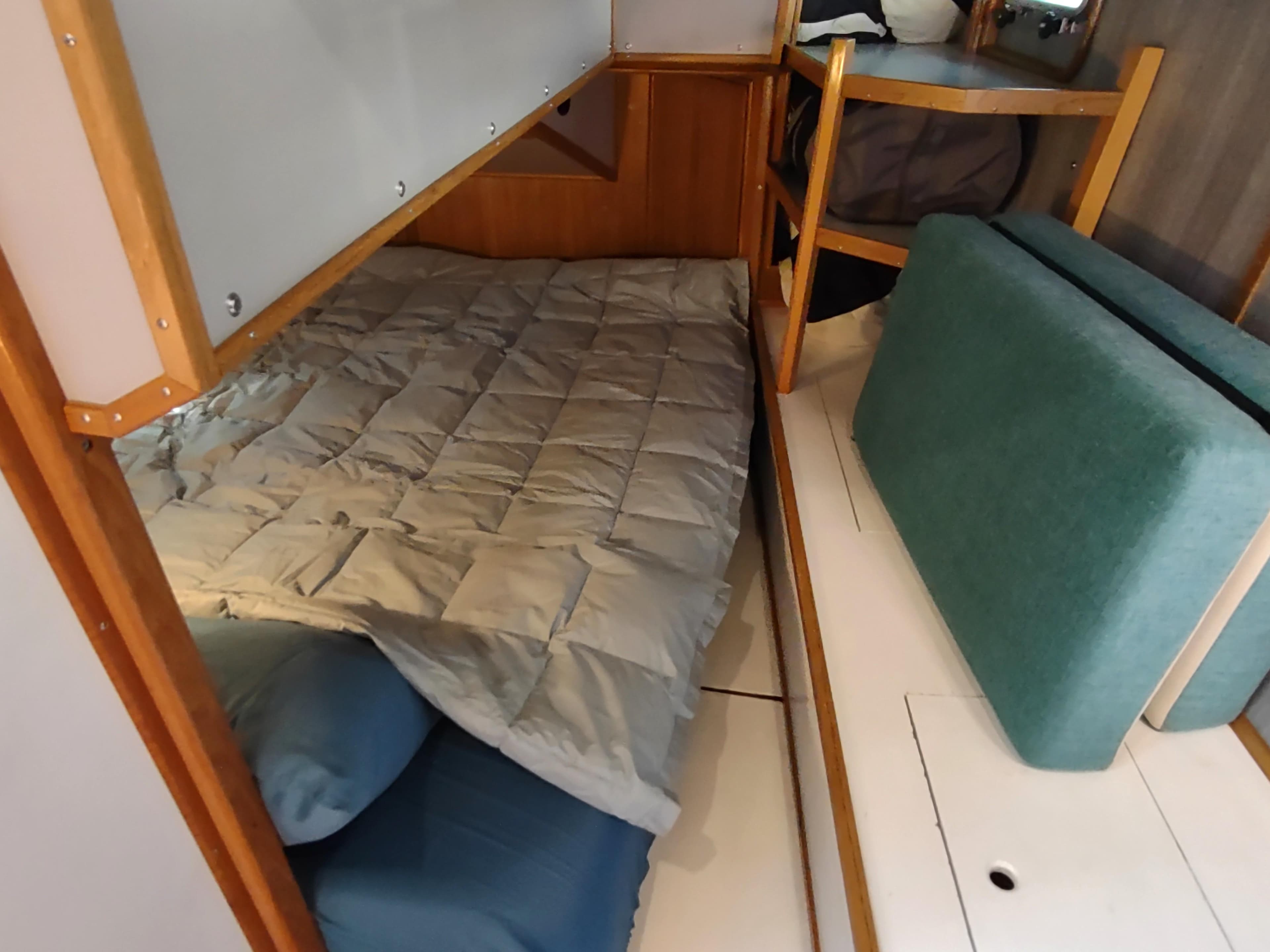Cozy sleeping area in 1988 Cascade 42 boat with bunk beds and cushions.