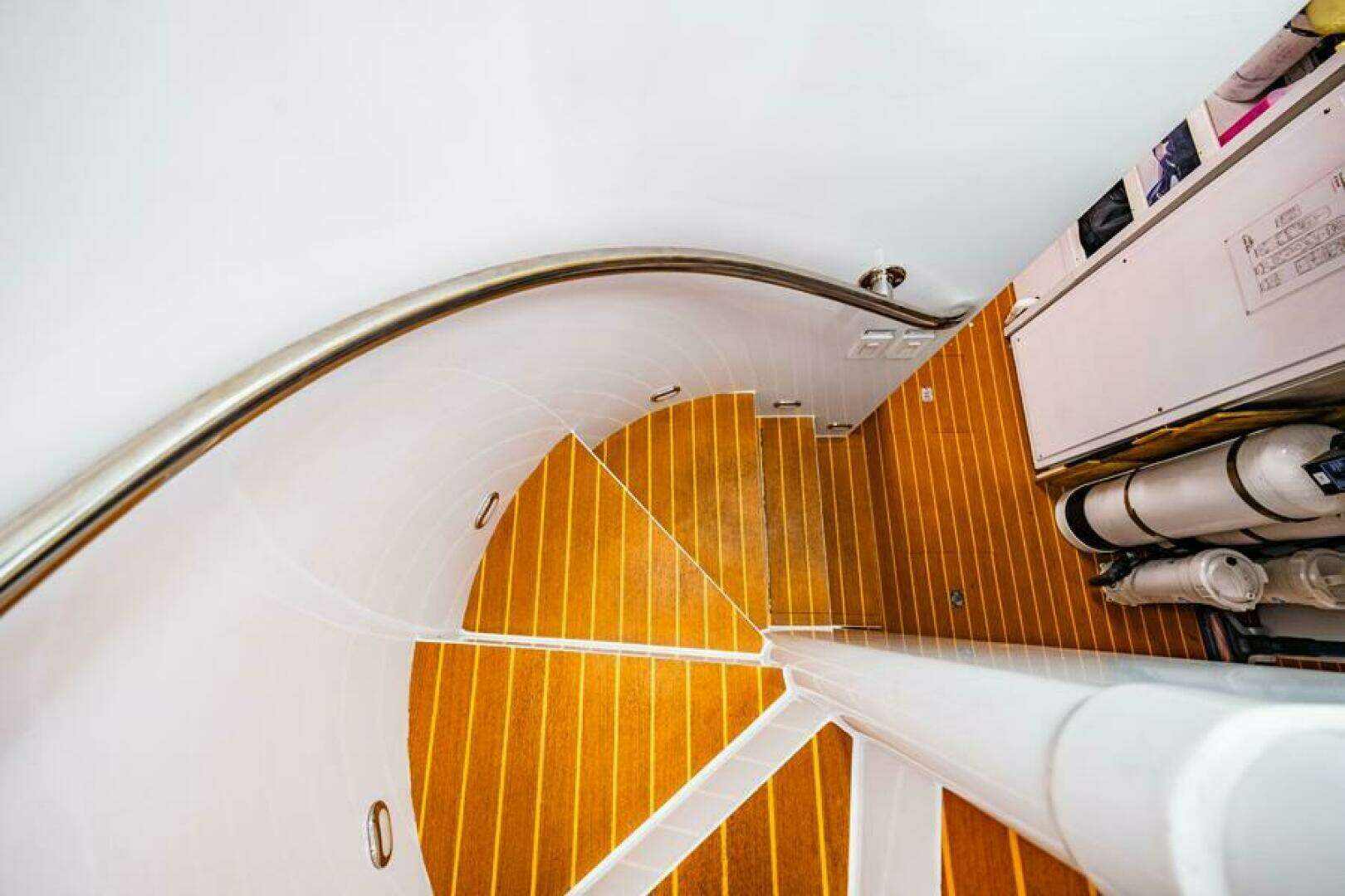 1995 Hatteras Flybridge Motor Yacht - Image 93