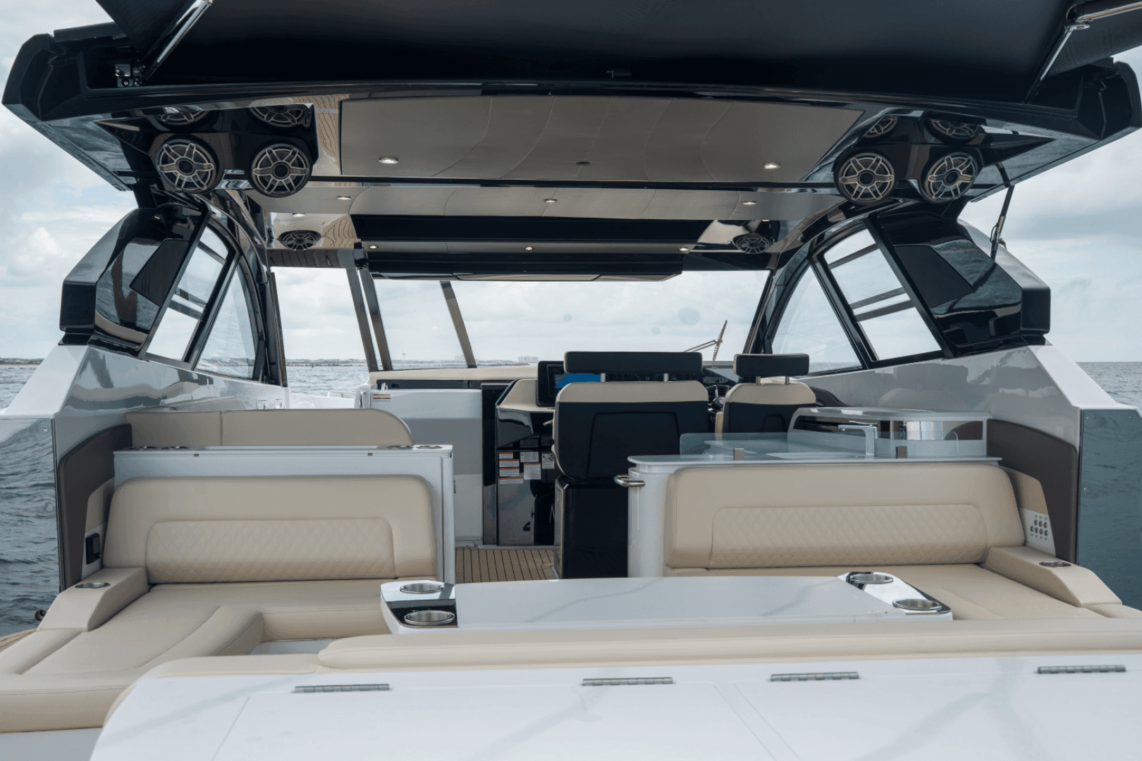 2026 Cruisers Yachts 50GLS OB - Image 21