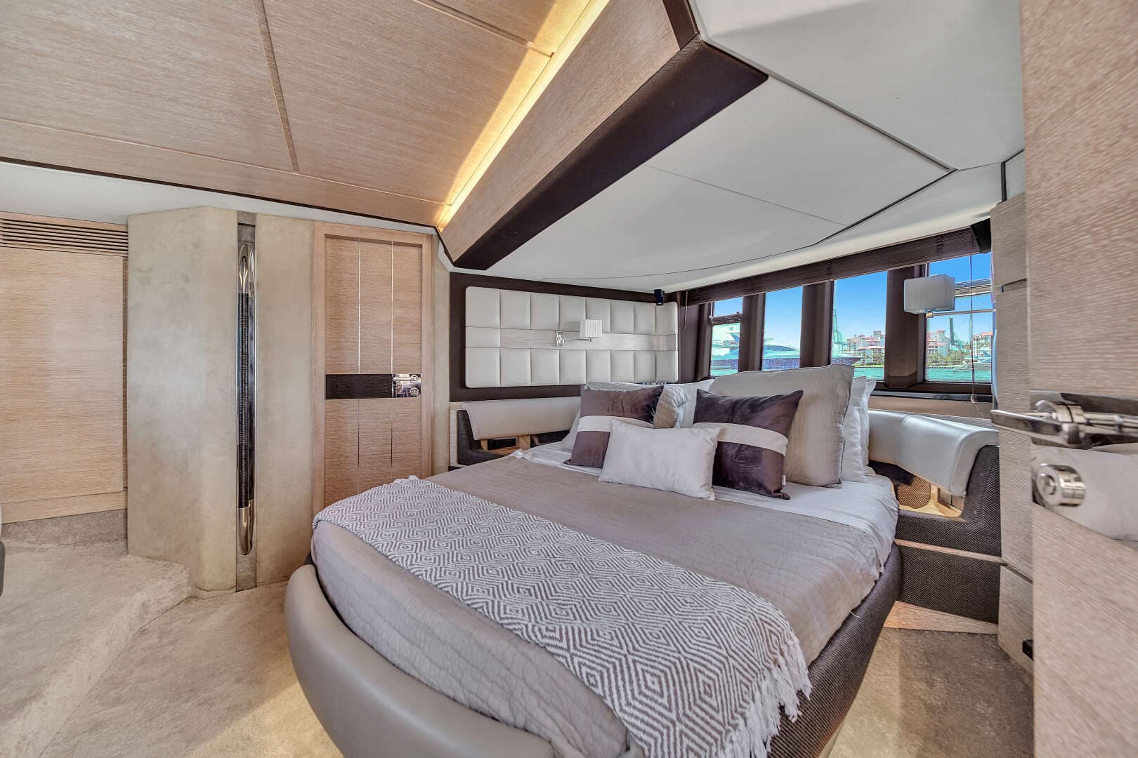 2012 Azimut 64 FLY - Image 78