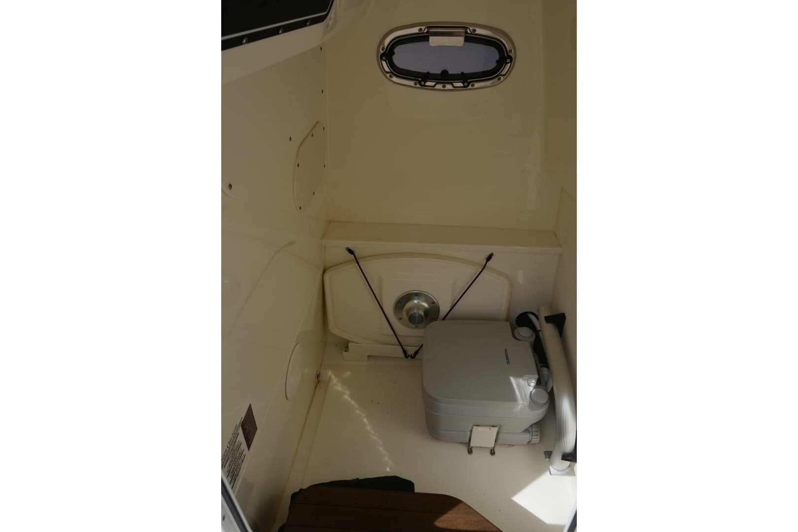2021 Boston Whaler 270 Dauntless - Image 21