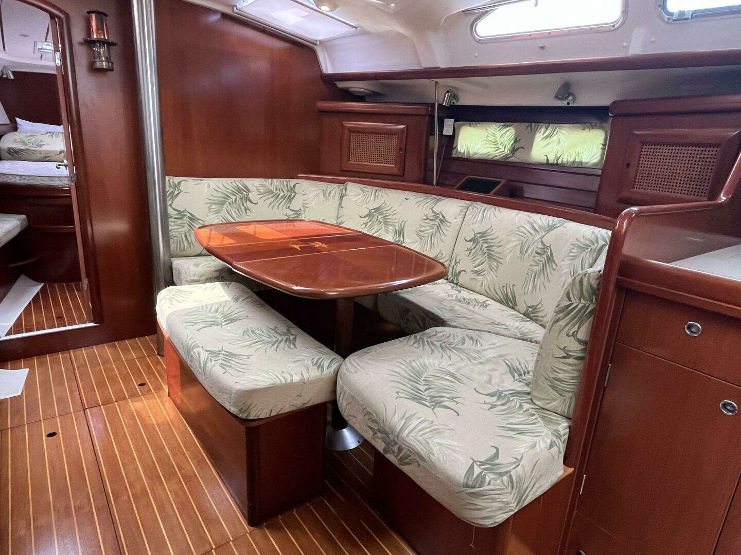 2005 Beneteau 423 - Image 26