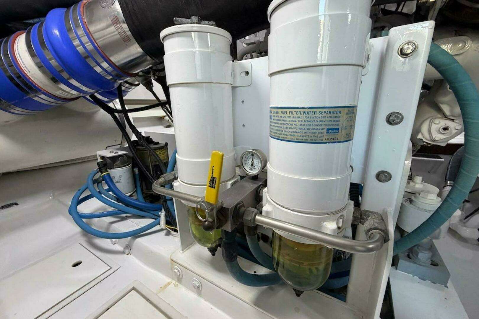 2004 Viking 56 Convertible - Image 37