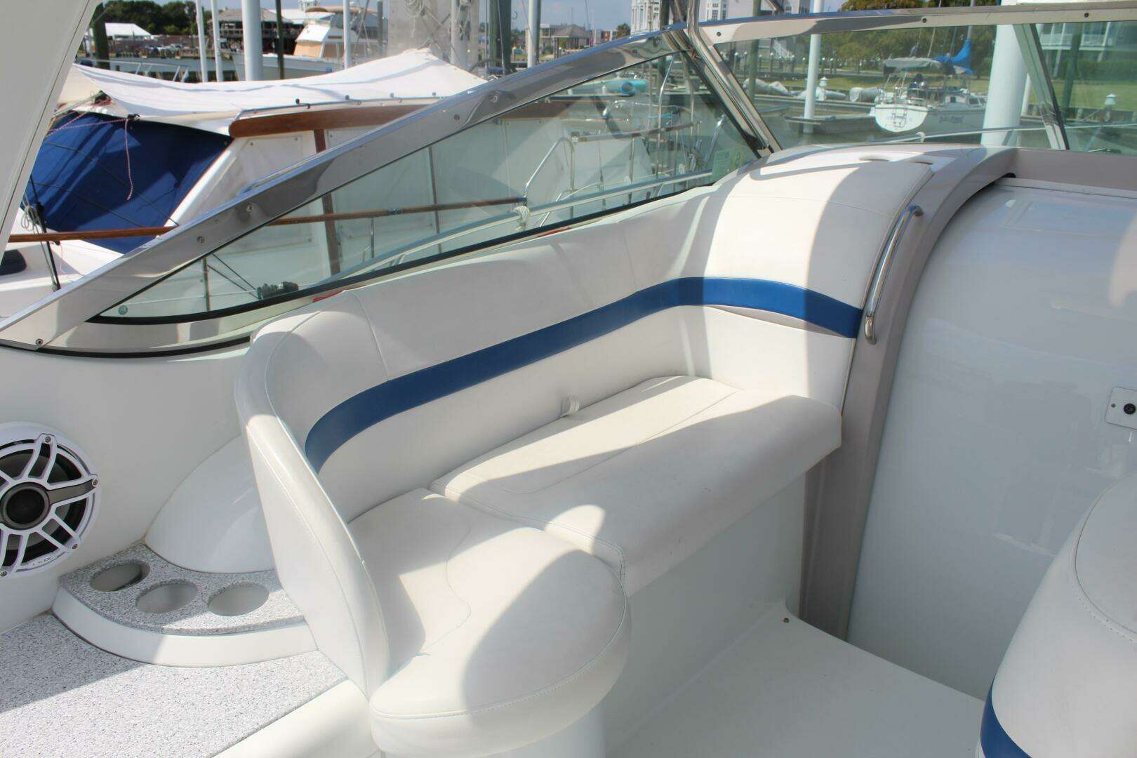 2004 Formula 40 Performance Cruiser - Image 12