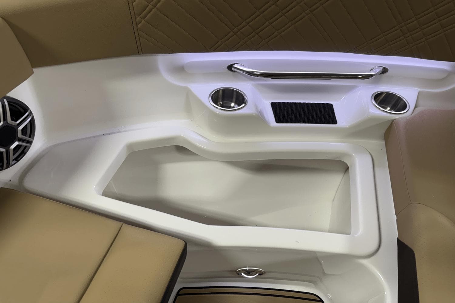 2026 Sea Ray SDX 230 Outboard - 86