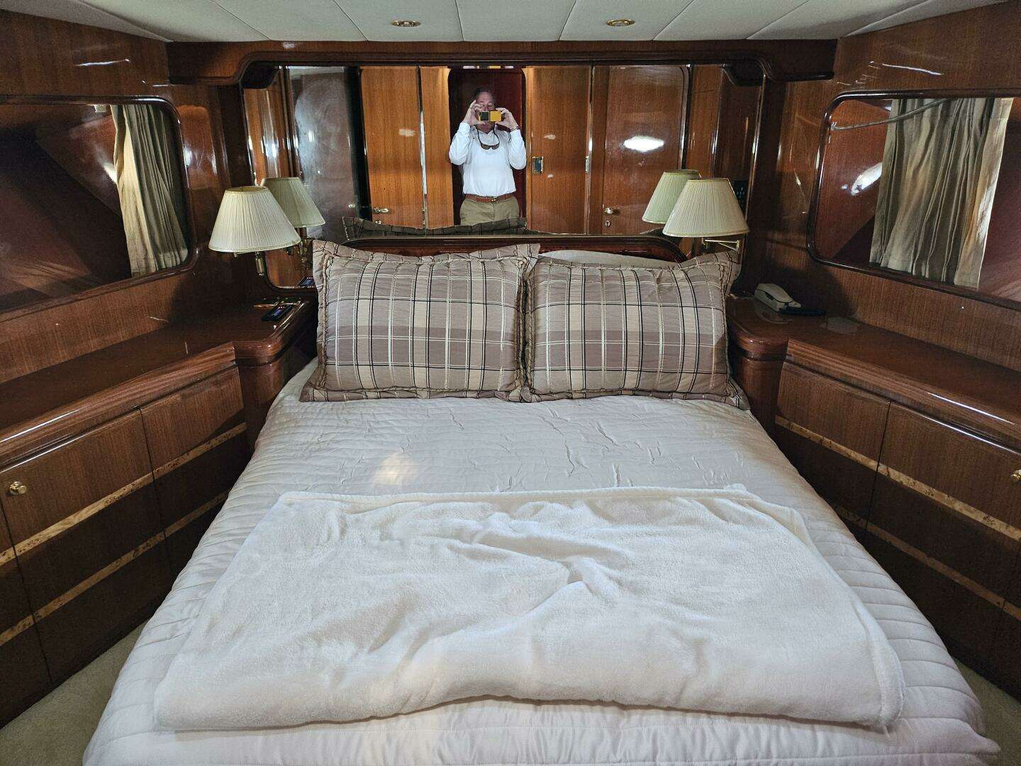 2003 Johnson Flybridge - Image 23
