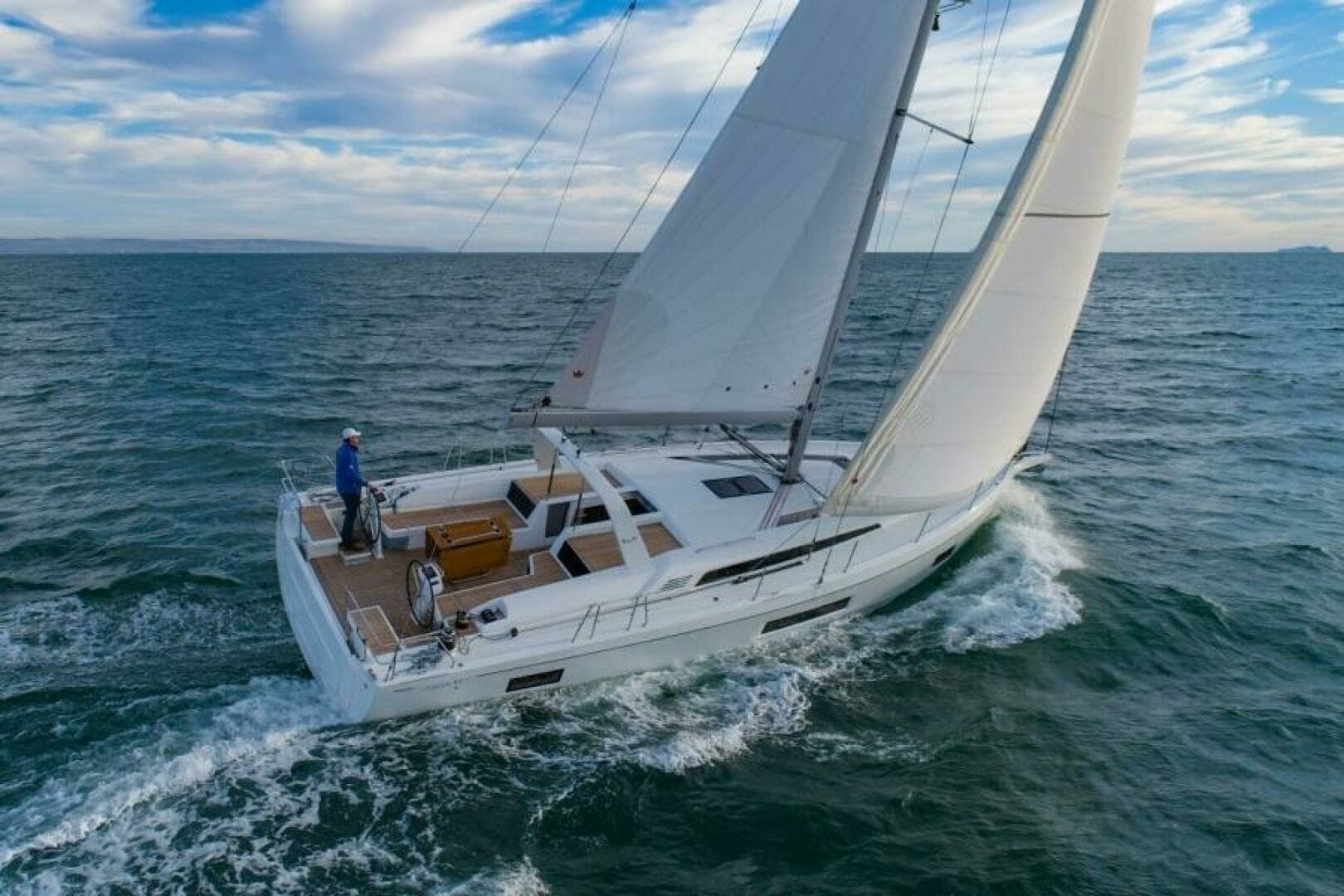 2025 Beneteau OCEANIS 51.1 - Image 13