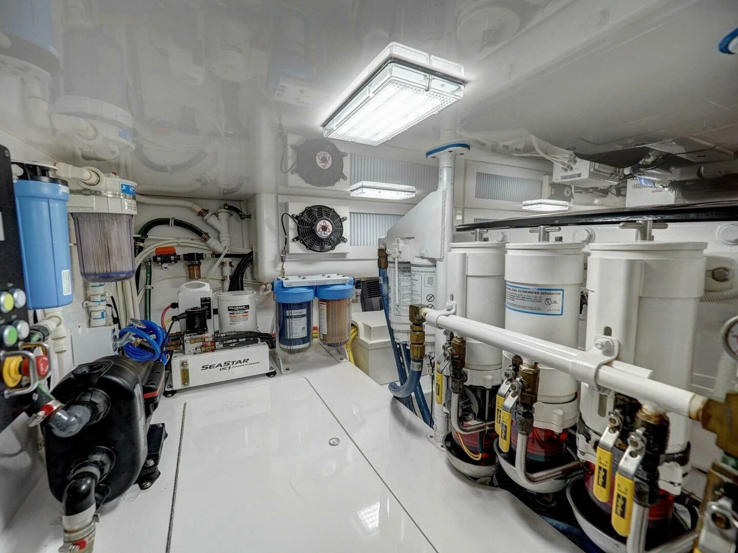 2017 Viking 52 Convertible - Image 41