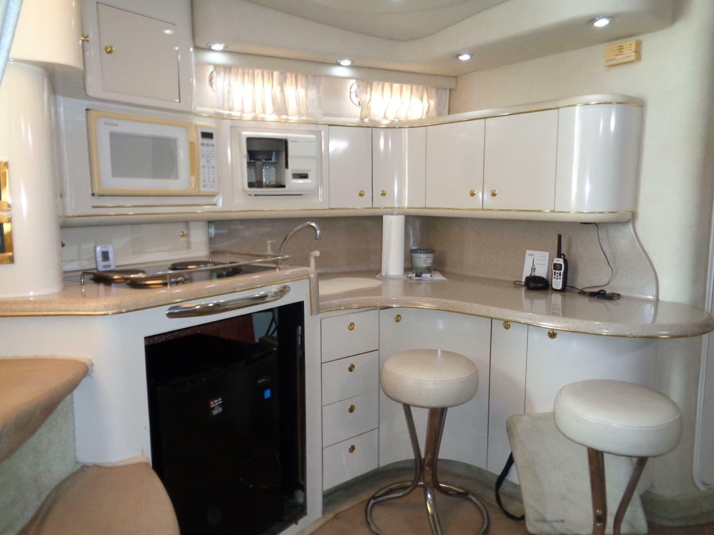 1997 Sea Ray 370 Sundancer - Image 18