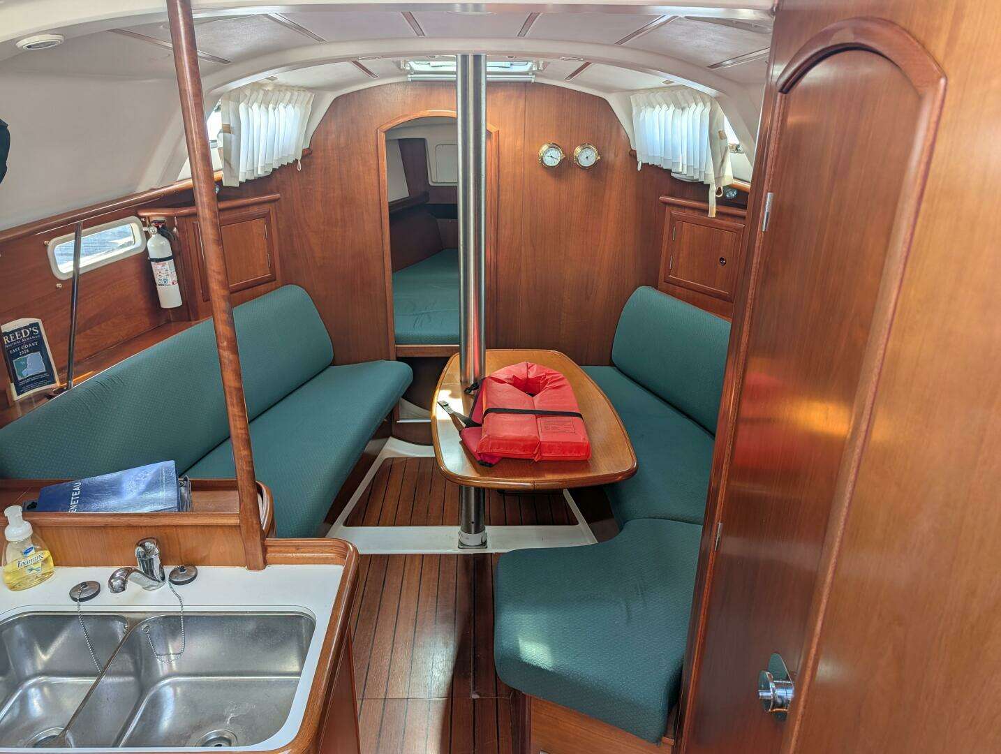 2001 Beneteau Oceanis 331 - Image 9