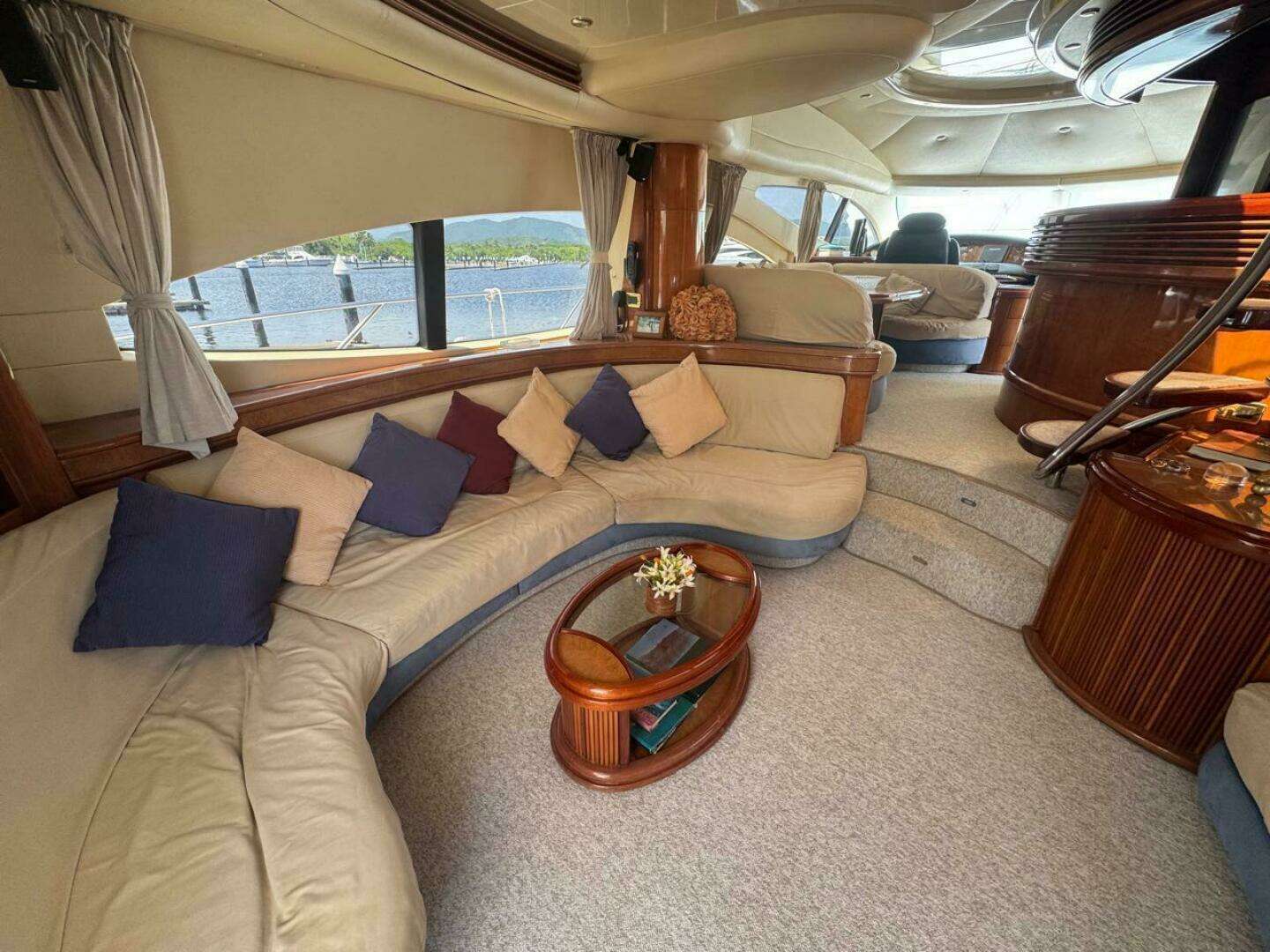 2001 Azimut 68 Plus - Image 13