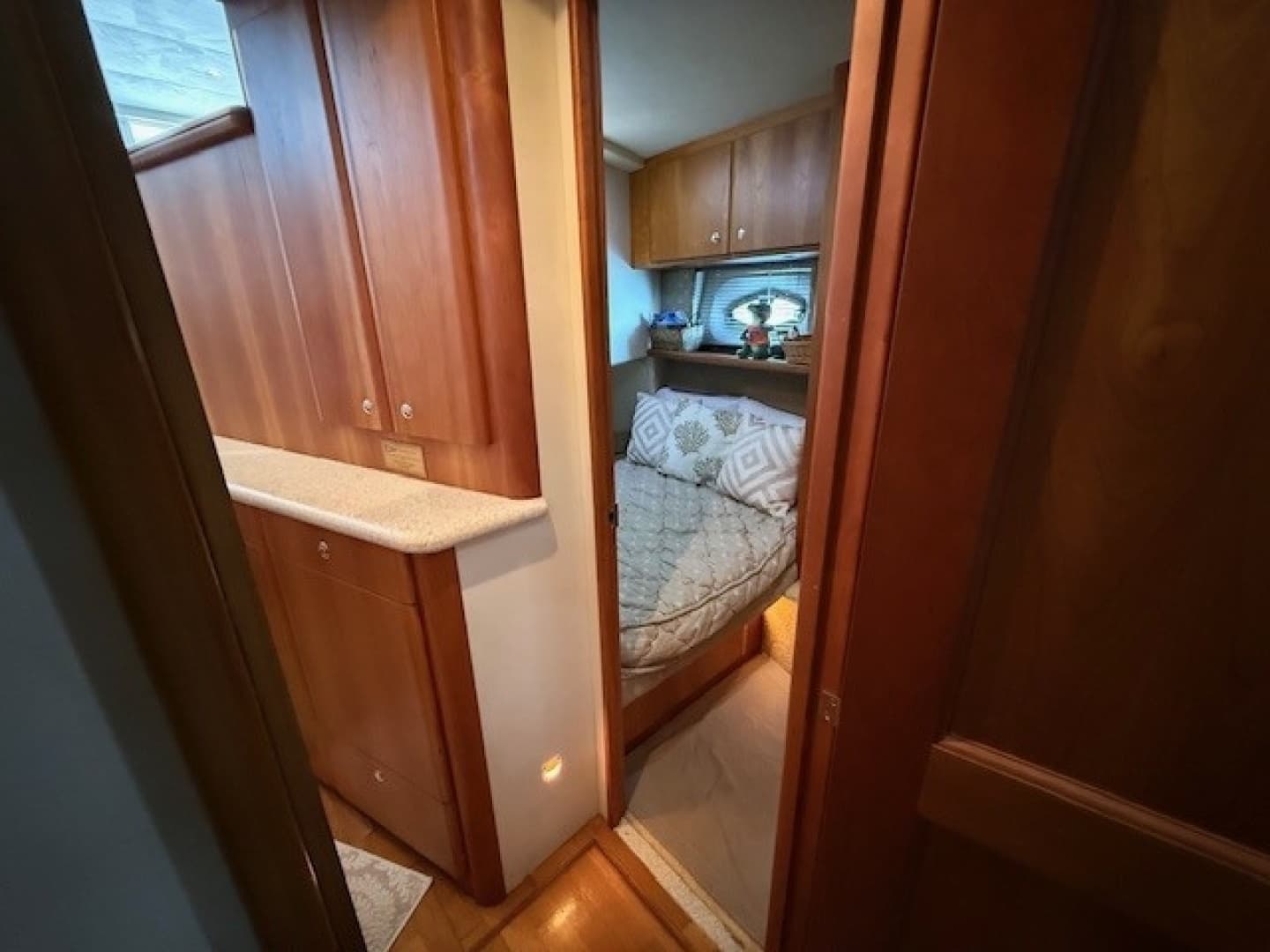 2001 Silverton 42 Convertible - Image 39