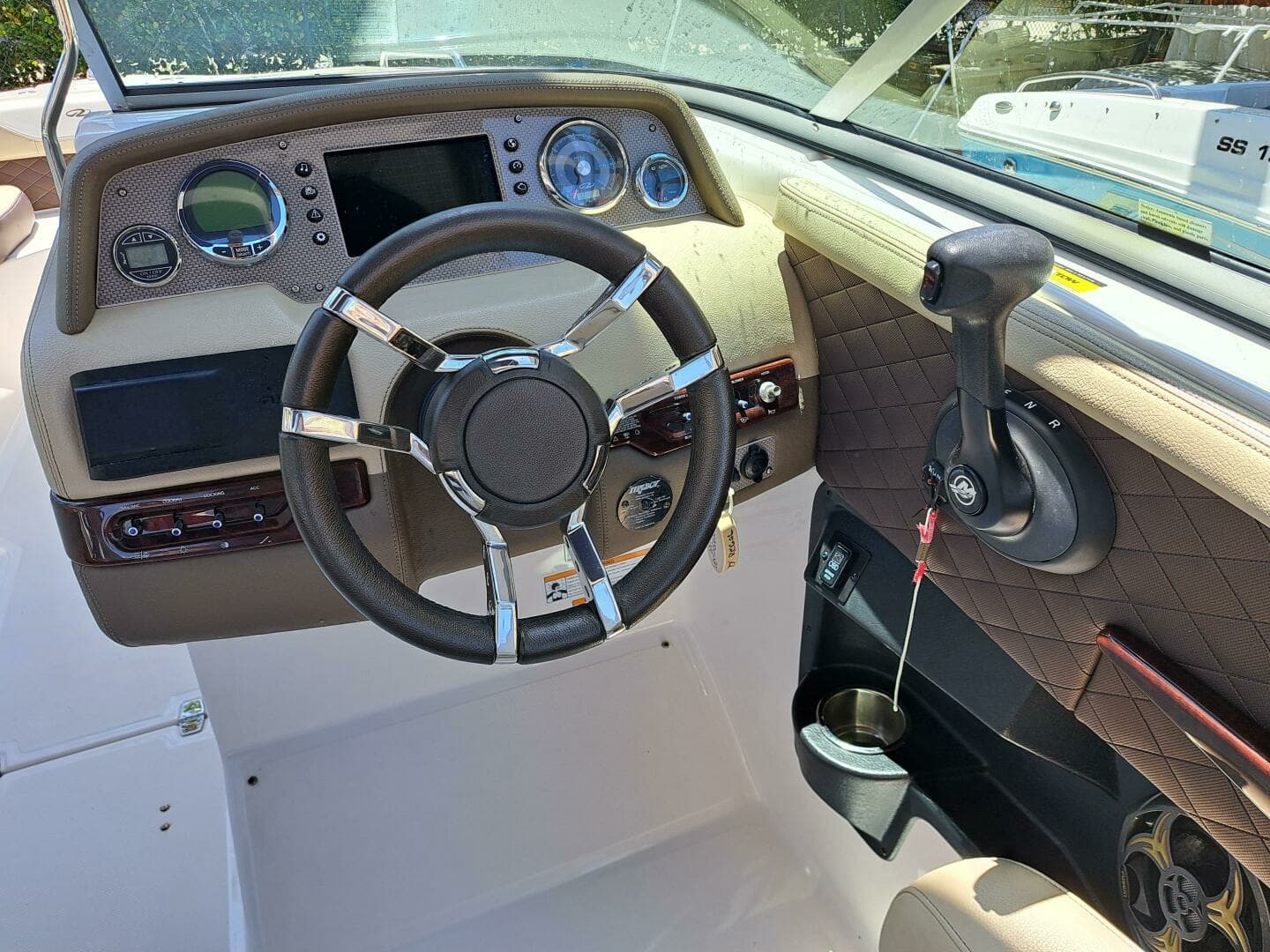 2014 Regal 2700 Bowrider - Image 12