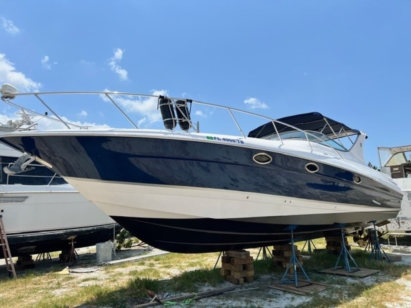 2006 Larson 370 Cabrio - Image 4