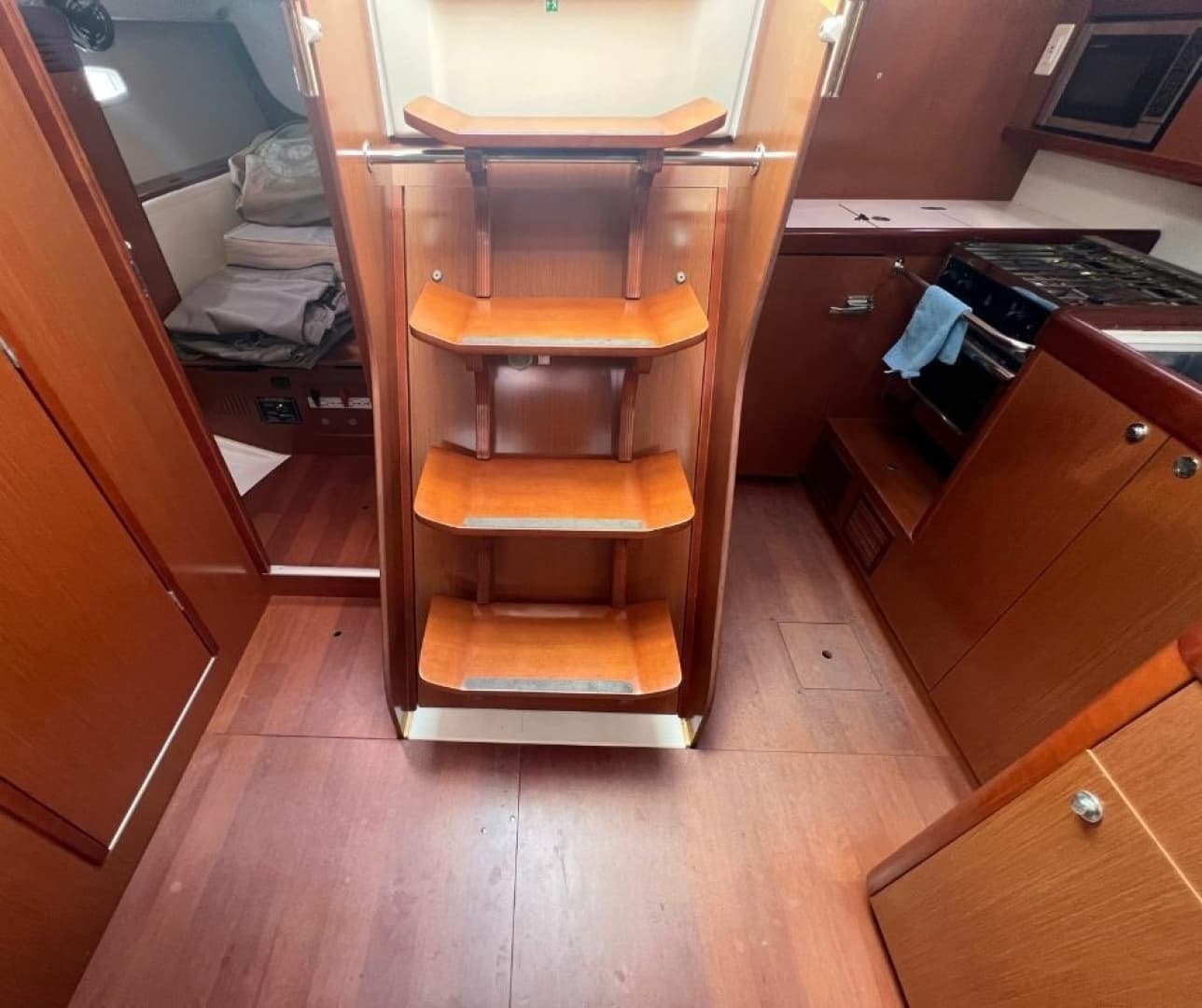2011 Beneteau Oceanis 40 - Image 10