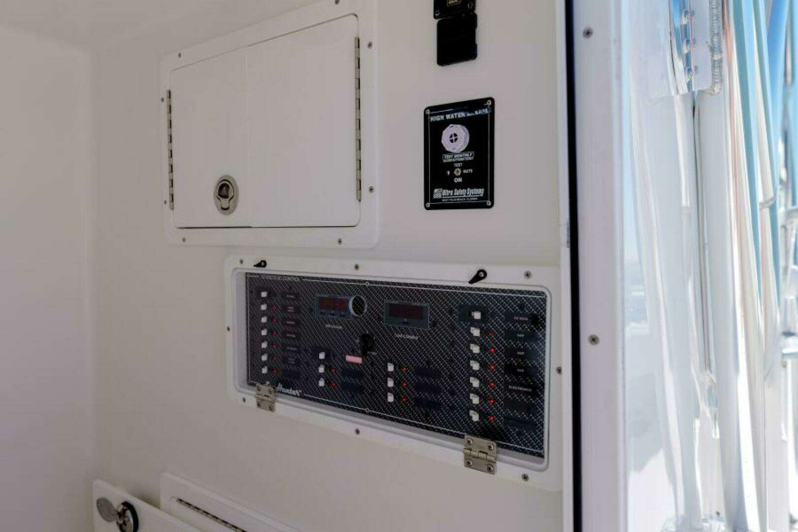 2023 SeaHunter 38 CTS - Image 51