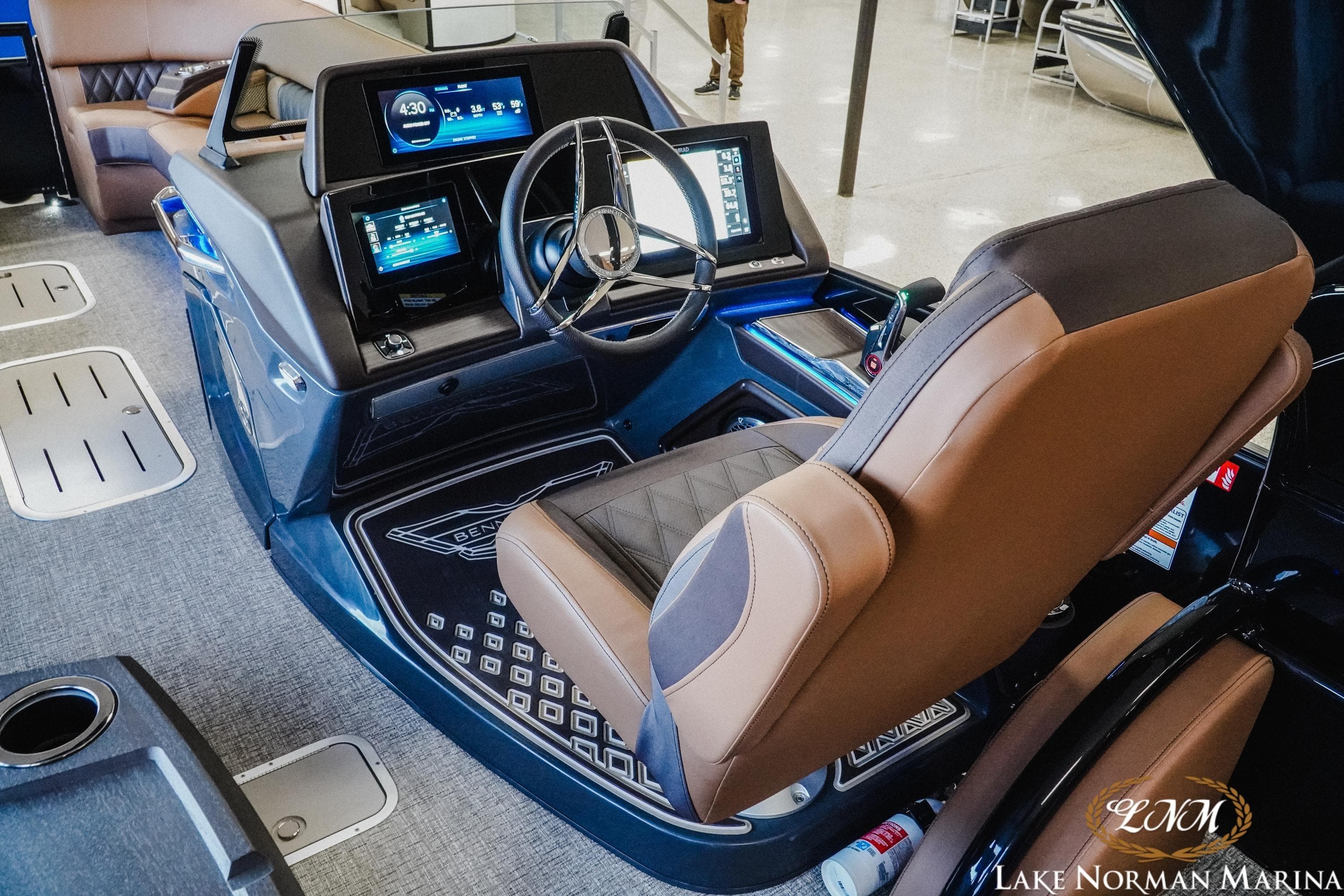 2026 Bennington 25QSBA boat interior with modern dashboard and luxurious captain's chair.