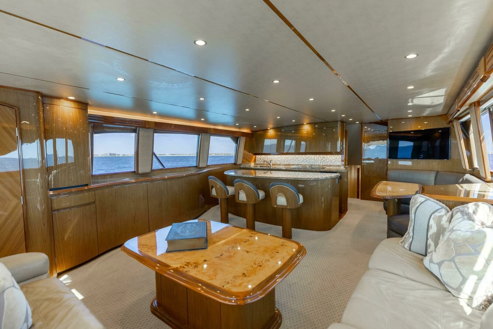 2013 Viking 76 Convertible - Image 8