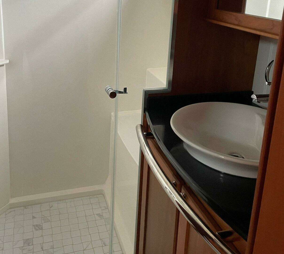 2021 Sabre 58 Salon Express - Image 28