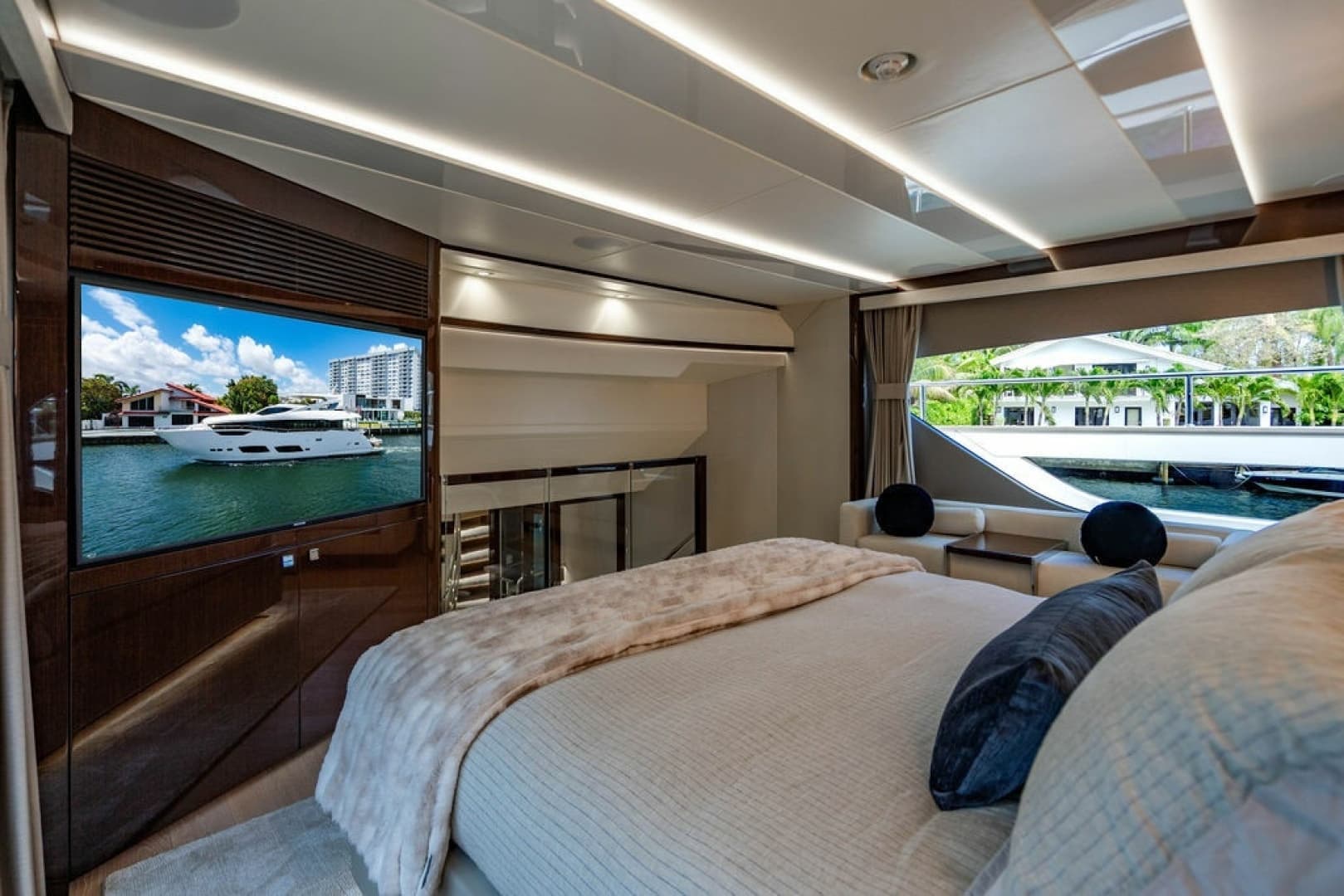 2019 Sunseeker 95 Motor Yacht - Image 55