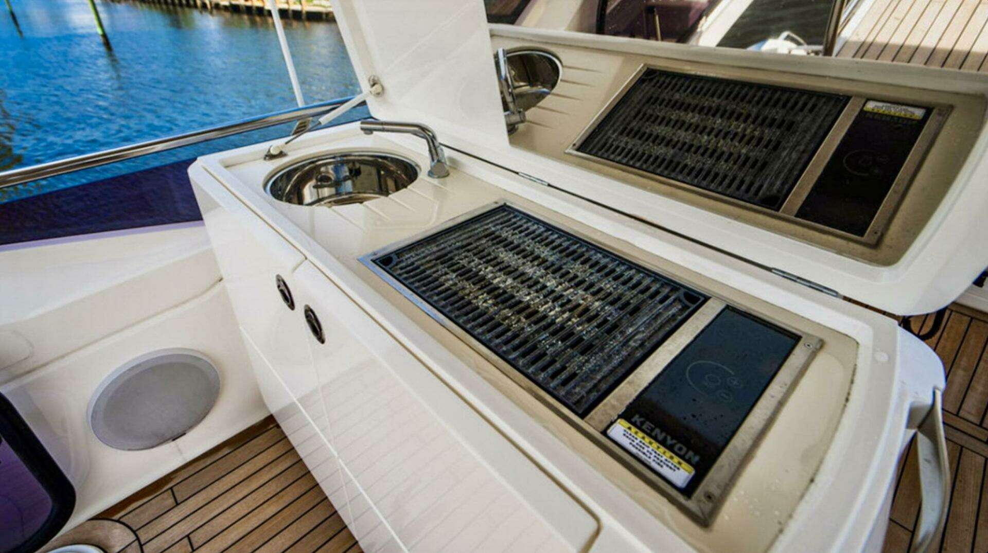 2019 Princess F55 - Image 35