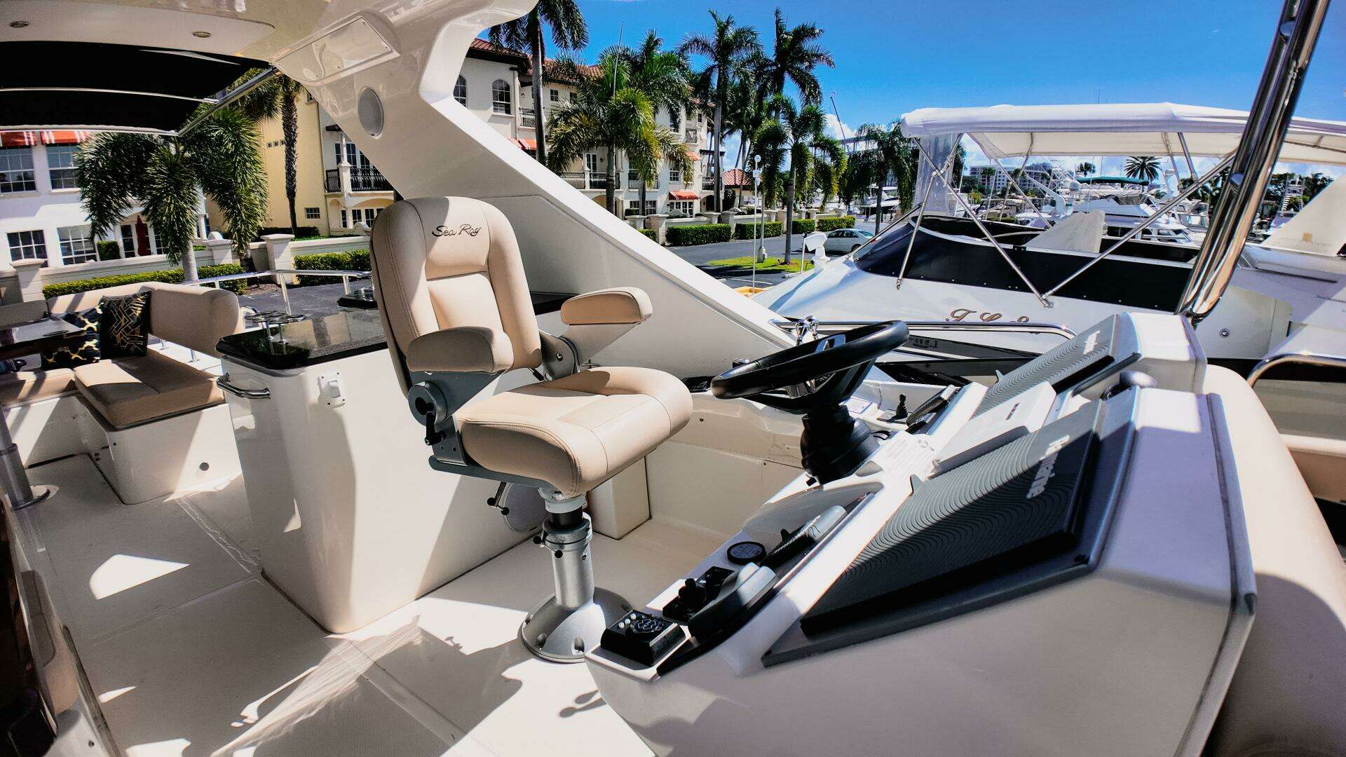 2016 Sea Ray L590 Fly - Image 3