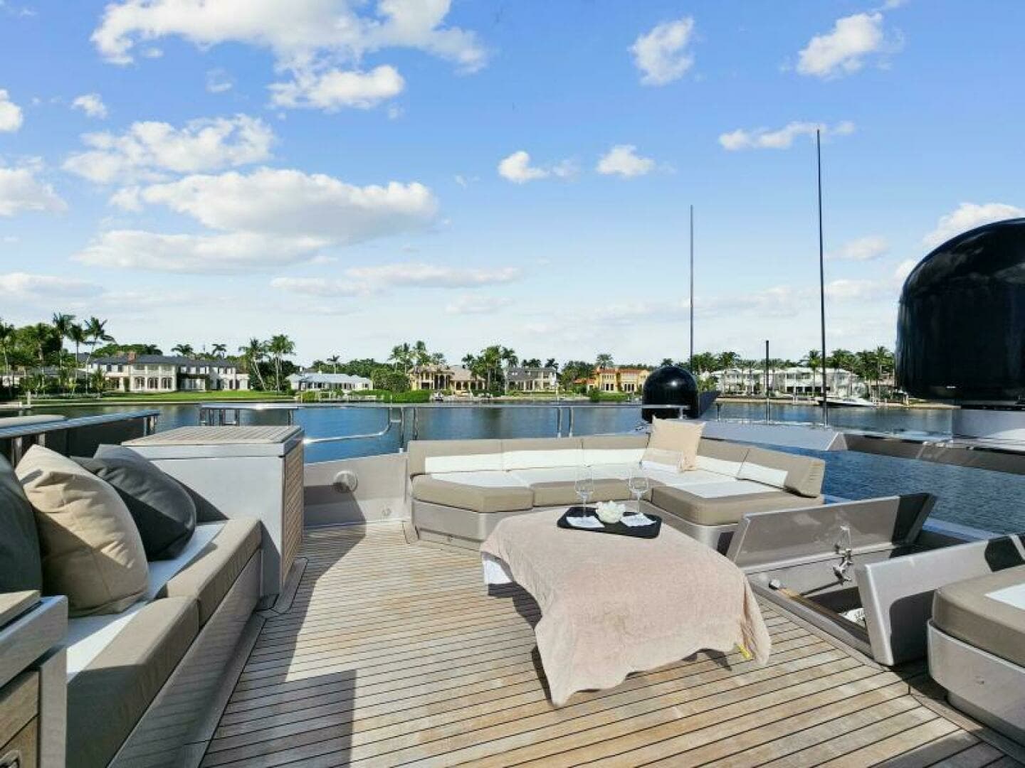 2008 Palmer Johnson 124 Sports Cruiser - Image 17