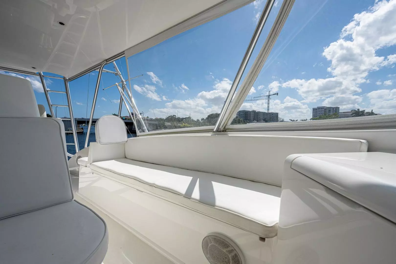 2005 Viking 74 Convertible - Image 45