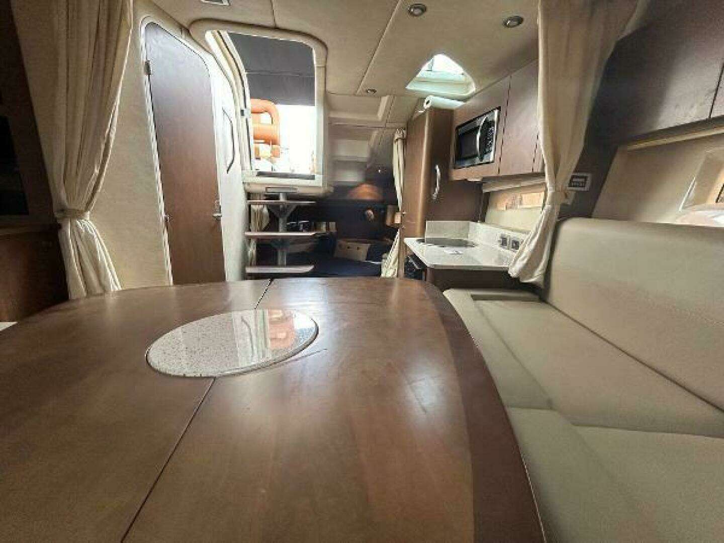 2014 Sea Ray 370 Venture - Image 30