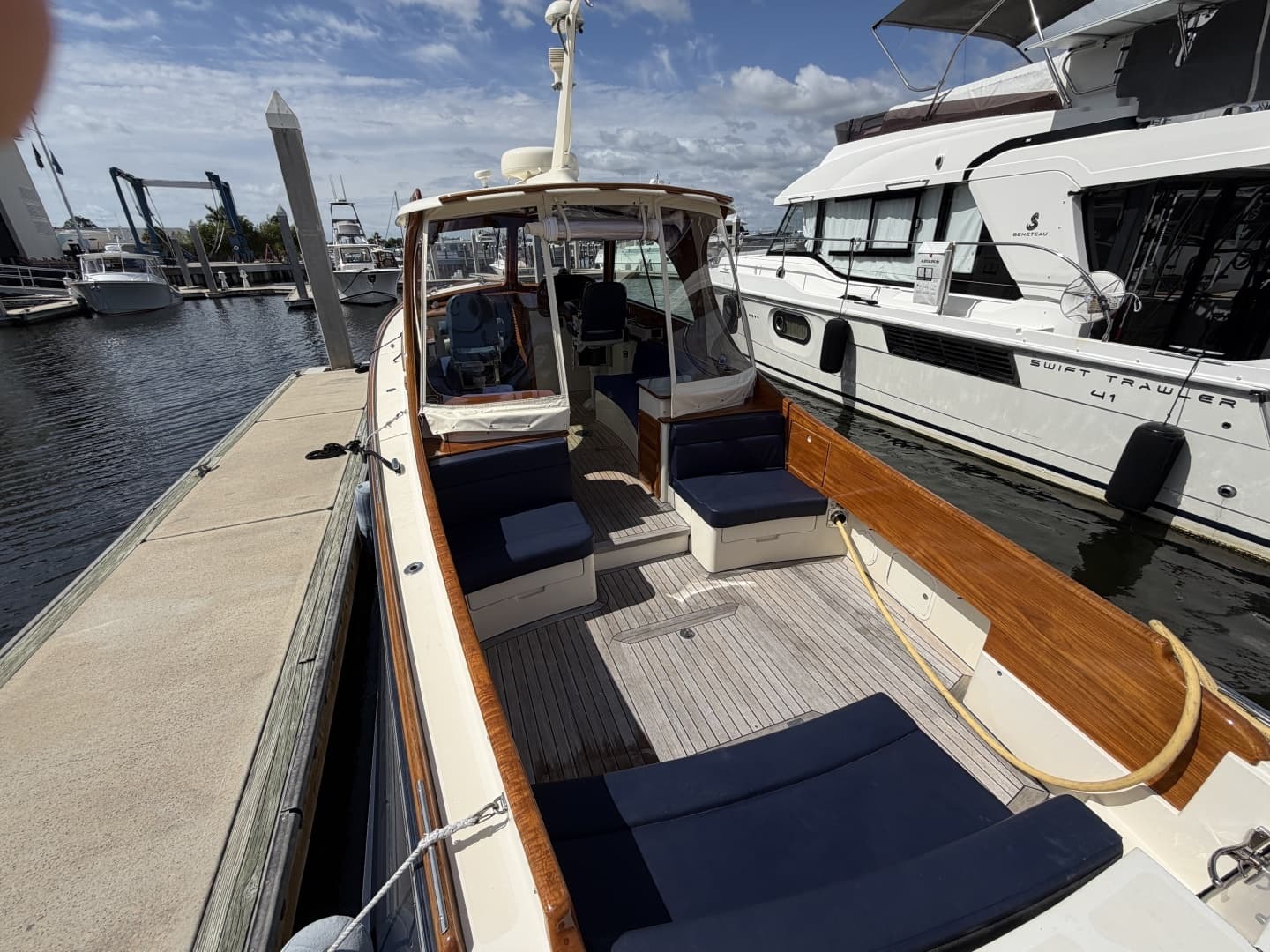 2009 Hinckley Picnic Boat 37 MKIII - Image 35