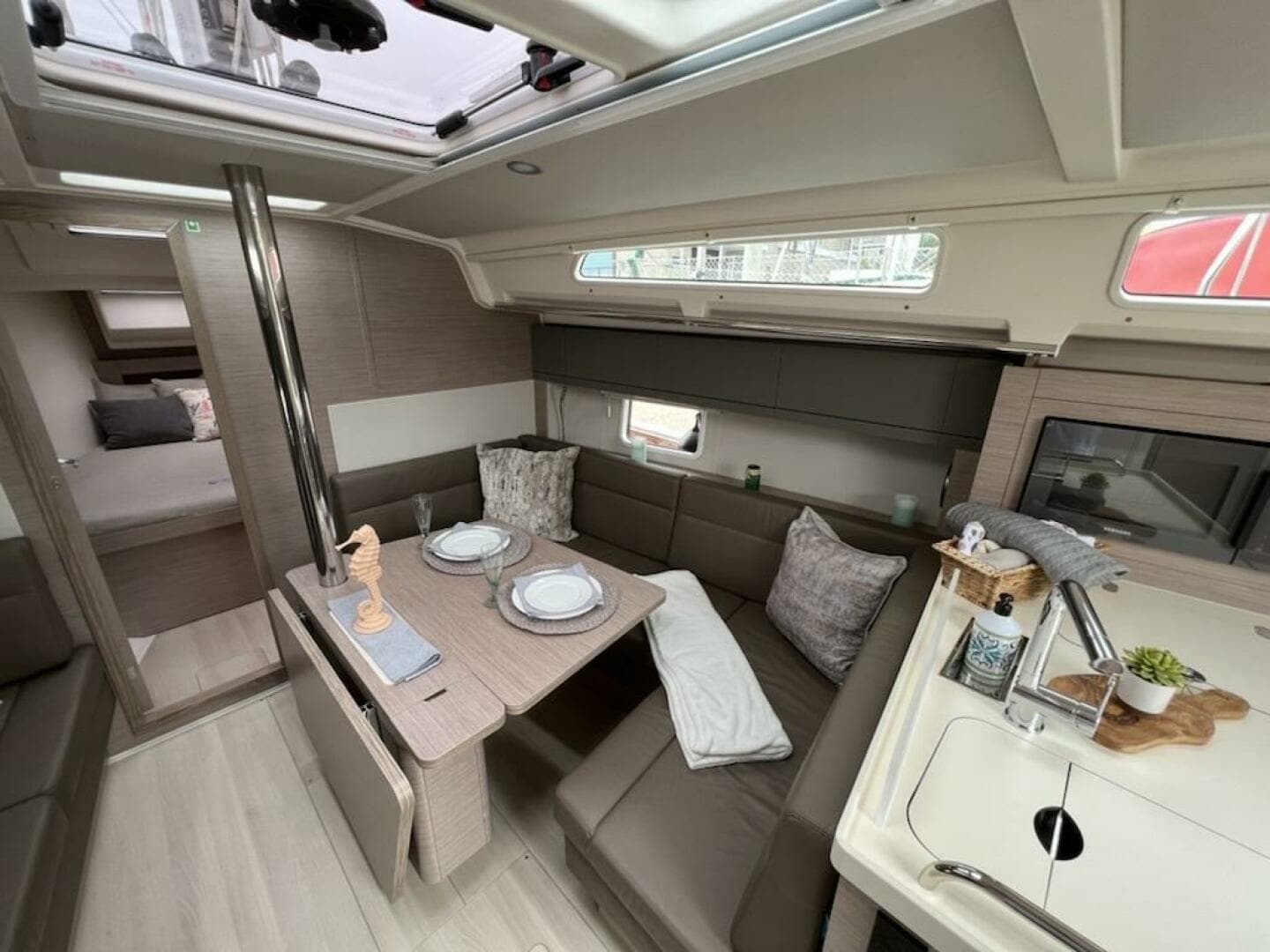2023 Hanse 388 - Image 3