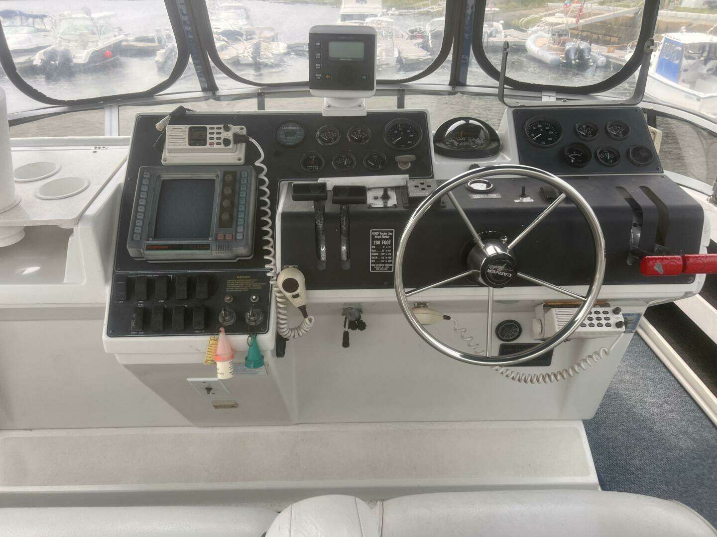 1994 Carver Aft Cabin Motor Yacht - Image 17