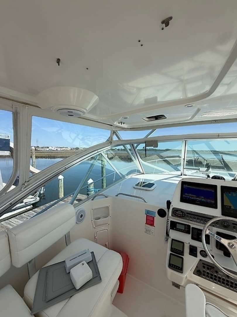 2005 Rampage 33 Express - Image 25