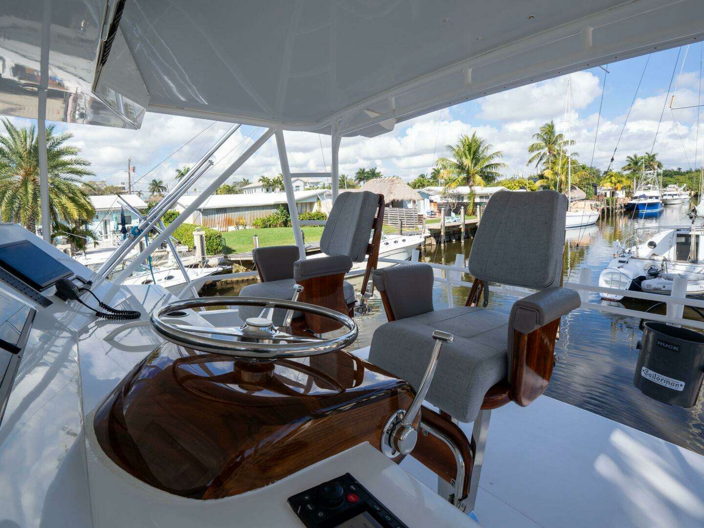 1998 Viking 58 Convertible - Image 6