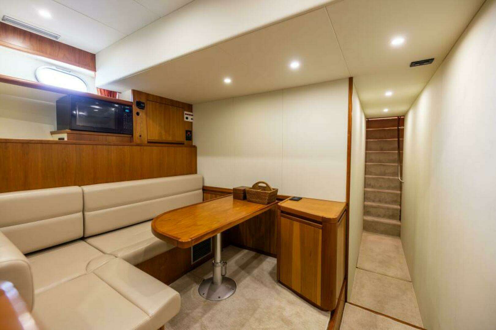 2001 Ferretti Yachts 94 Raised Pilothouse - Image 27