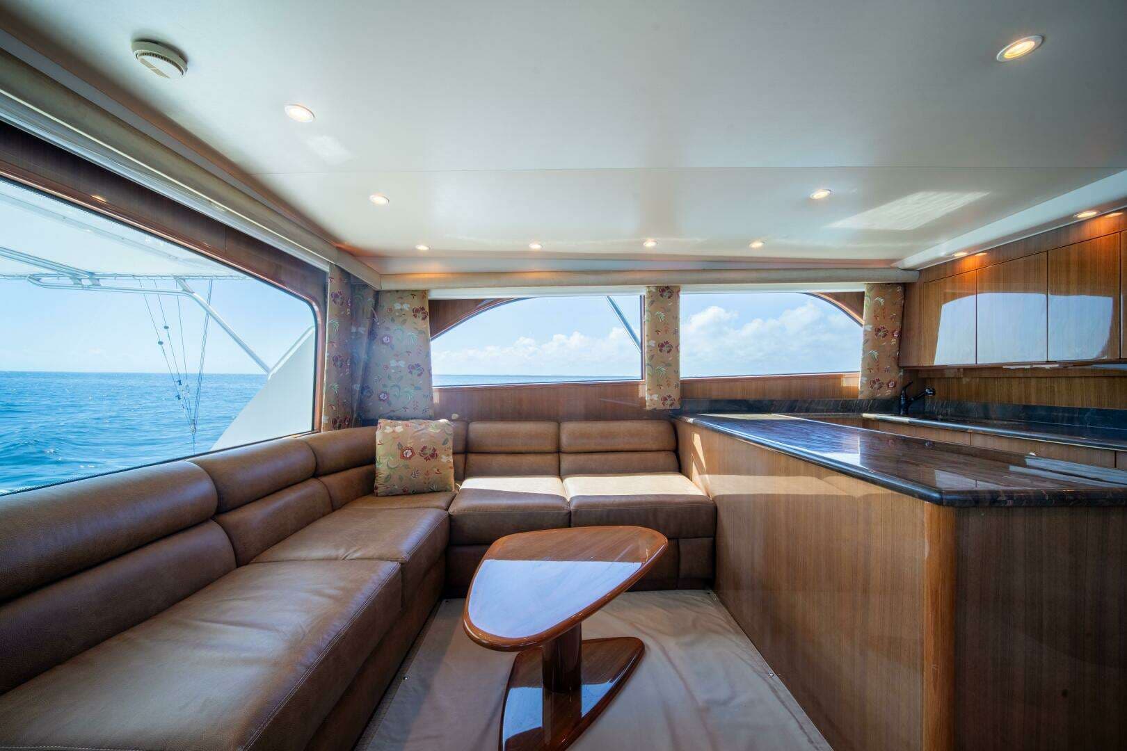 2006 Viking 52 Convertible - Image 9