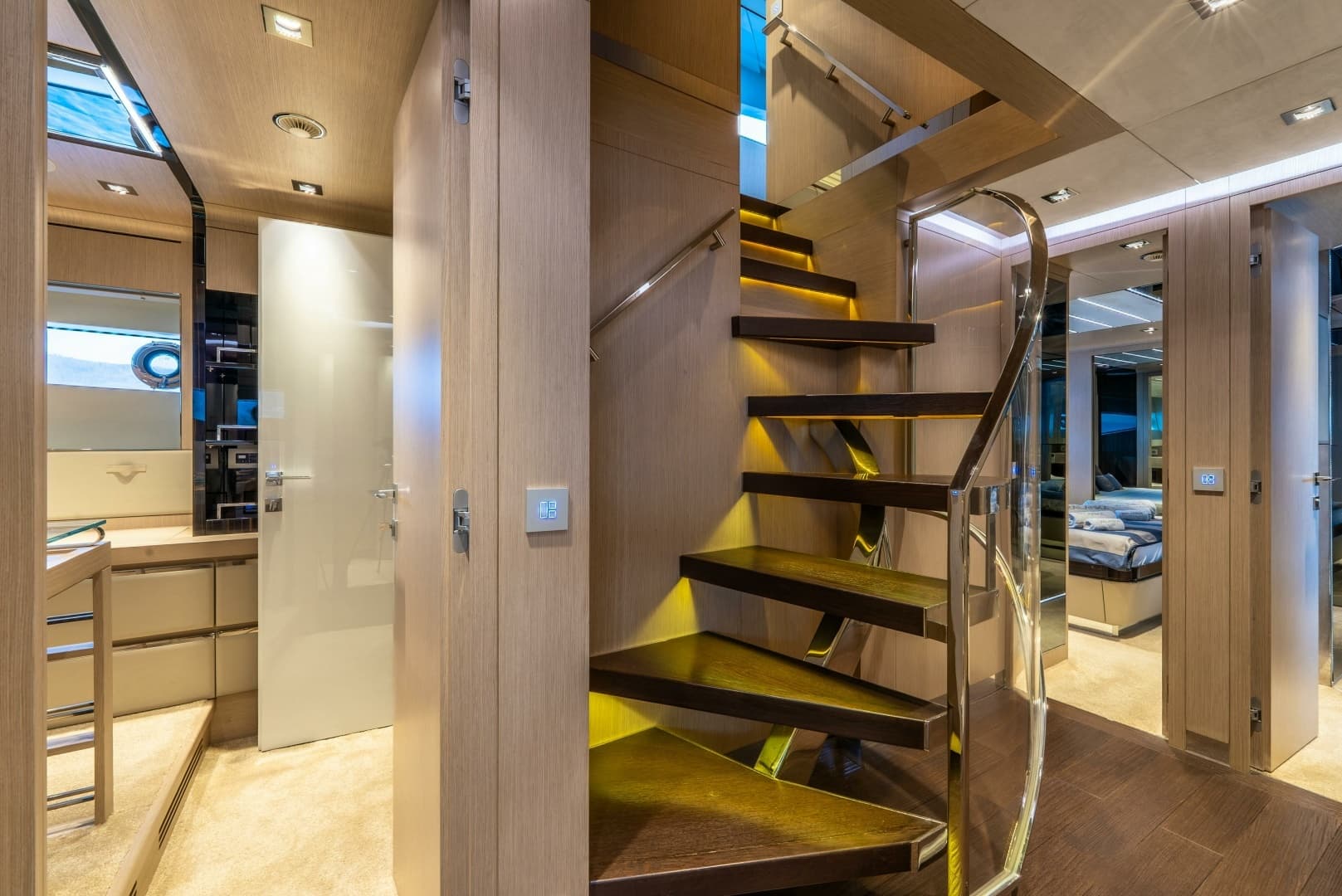2018 Dominator Yachts Dominator Ilumen - Image 15