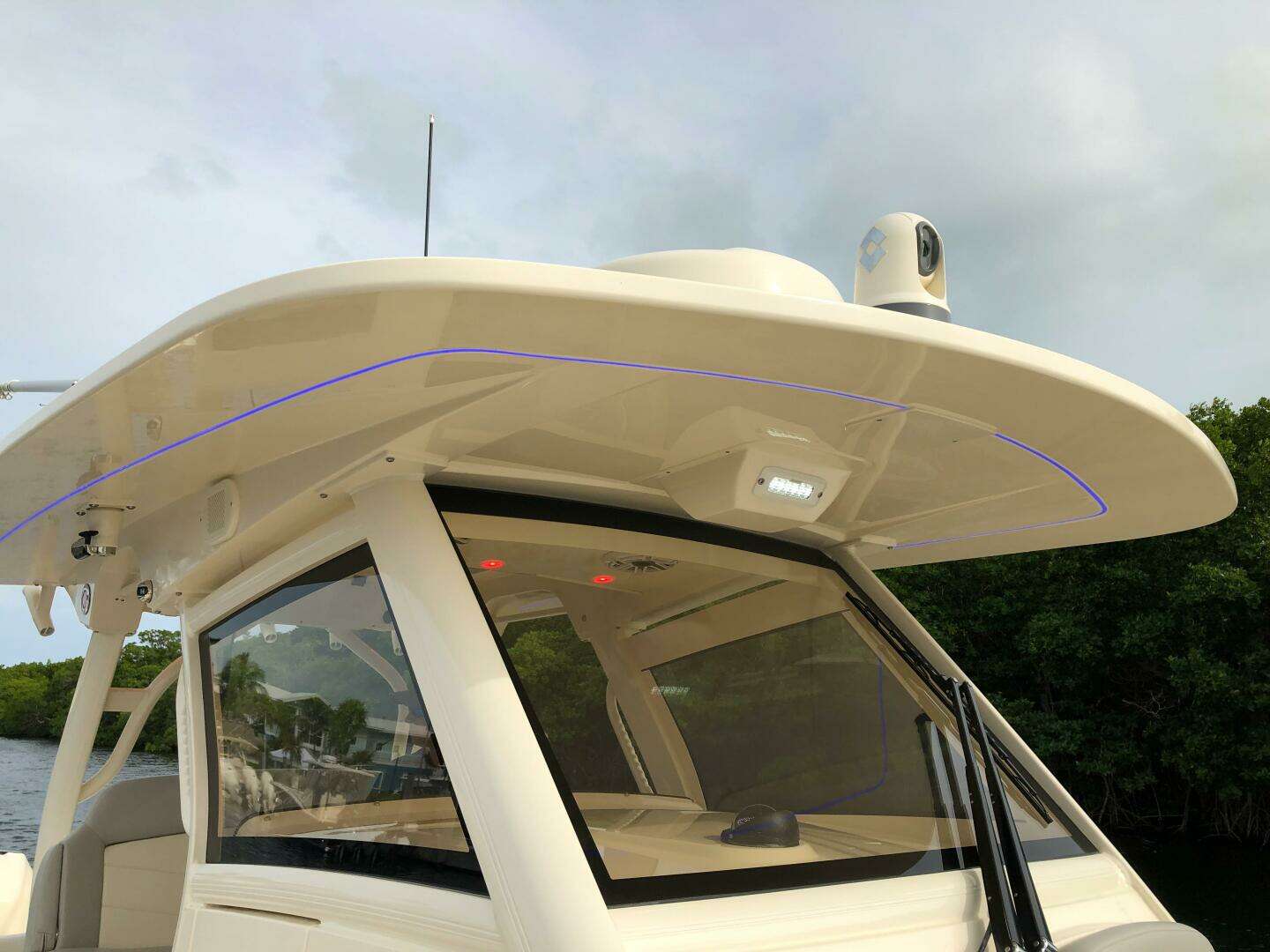 2026 Scout 330 LXF - Image 9
