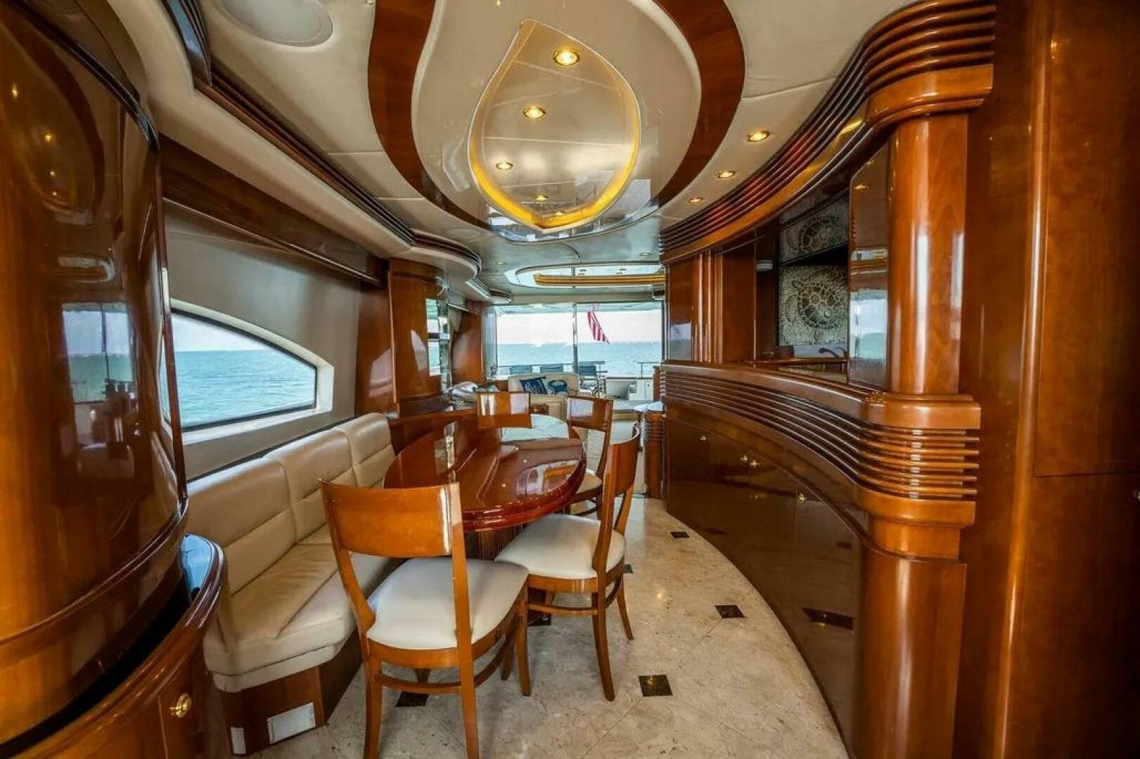 2004 Azimut 80 Carat - Image 13