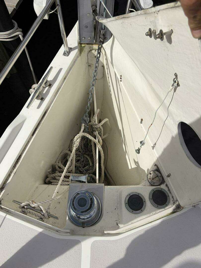 2004 Catalina 350 - Image 17