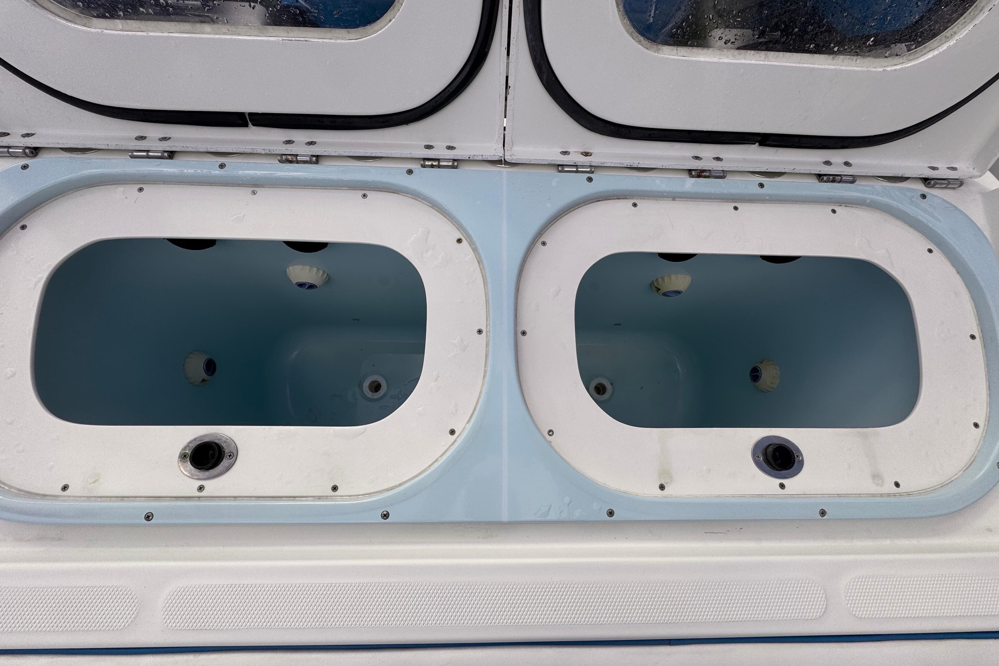 Livewell compartments on a 2016 Hydra-Sports 4200 Siesta boat.