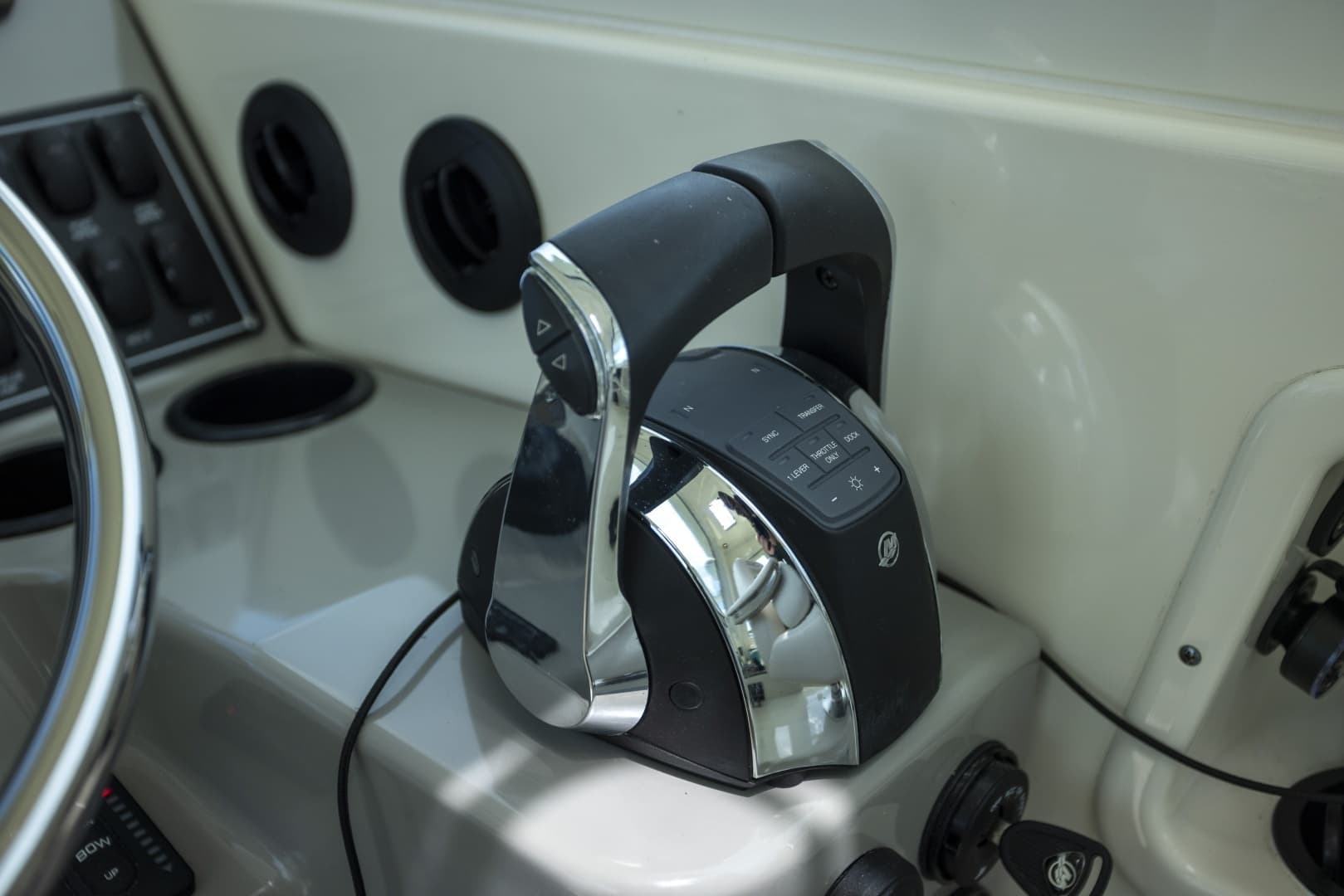 2014 Boston Whaler 315 Conquest - Image 5