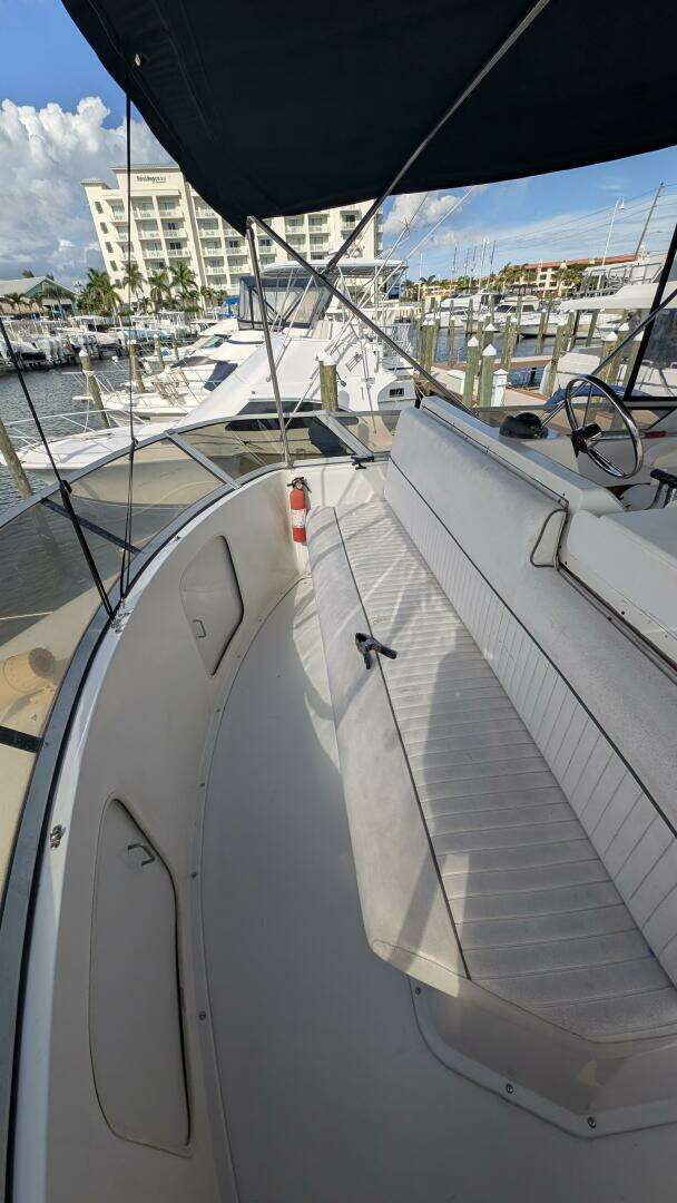 1994 Carver 370 AFT CABIN - Image 11