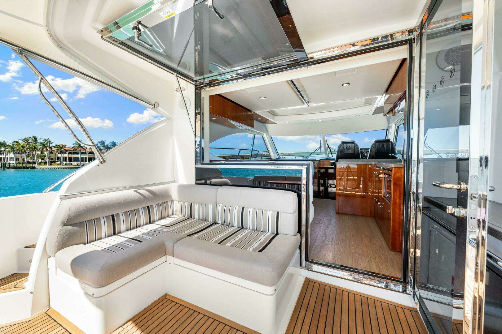 2016 Riviera 5000 Sport Yacht - Image 45