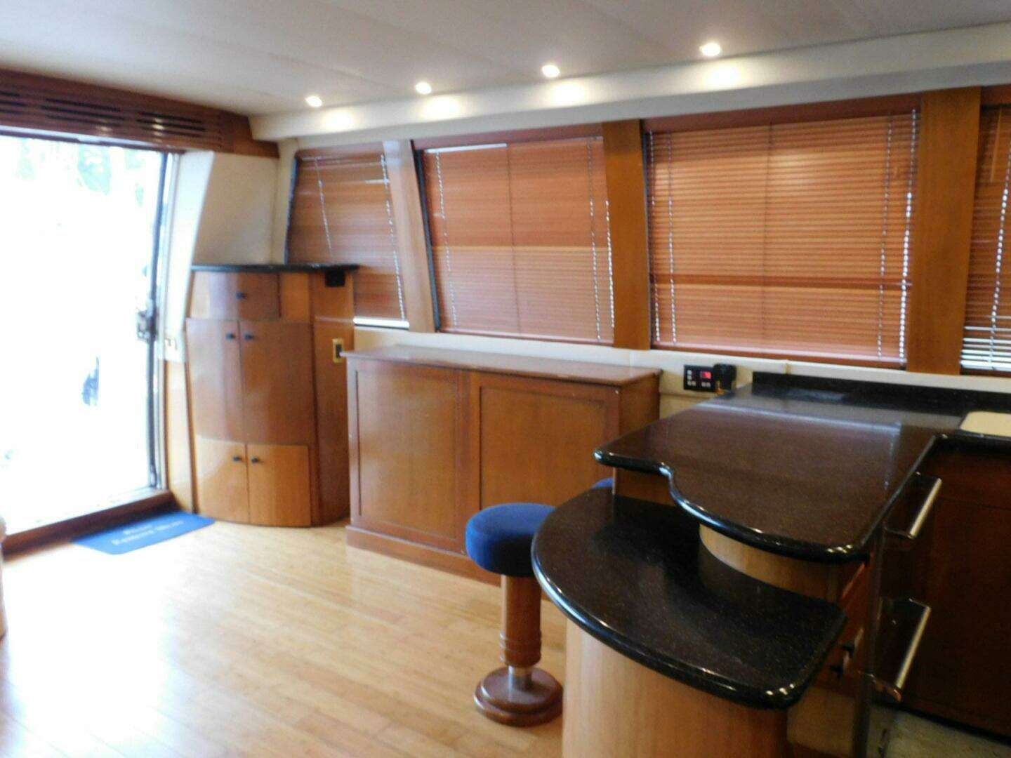 2002 Carver 570 Voyager Pilothouse - Image 6