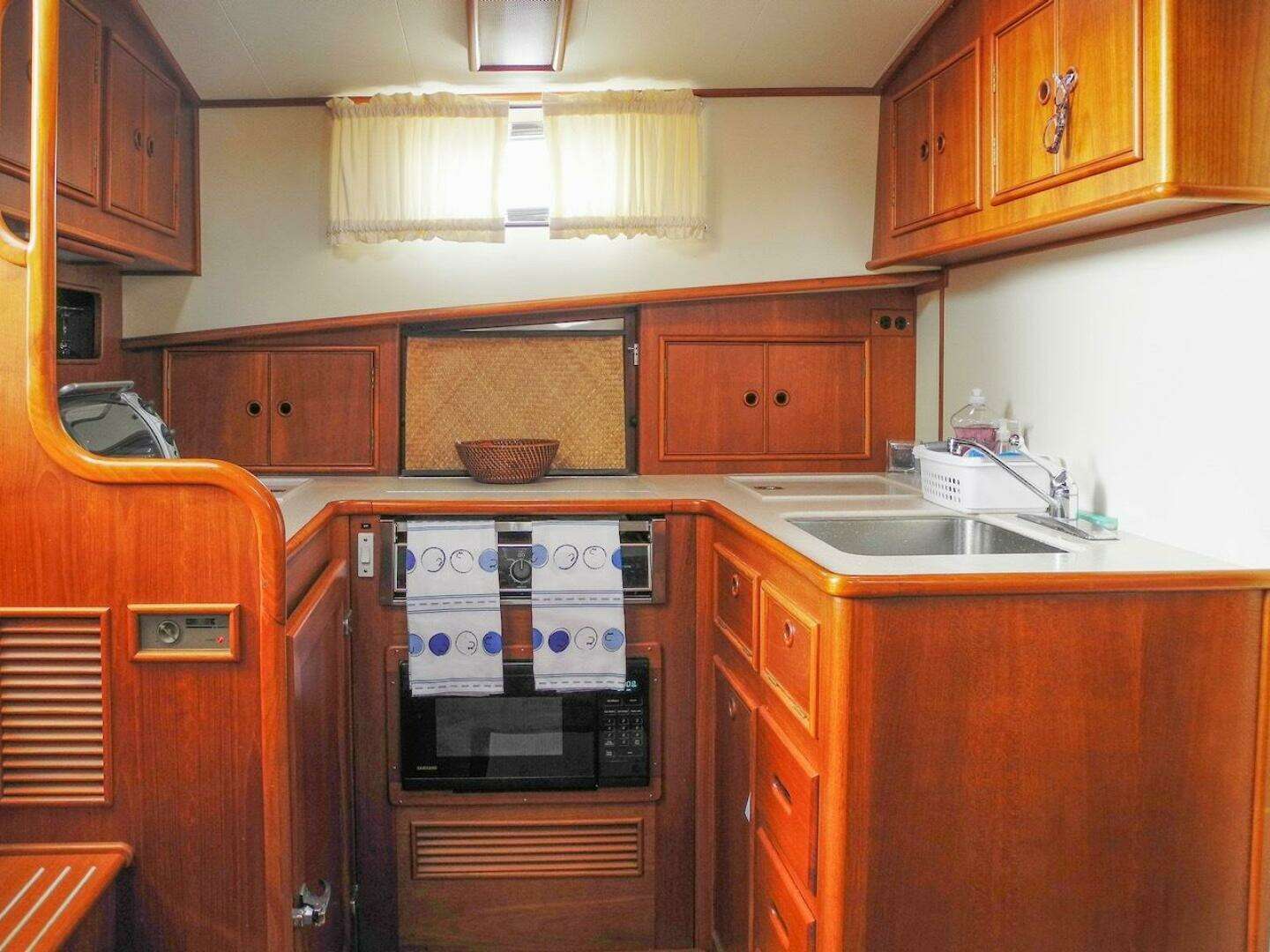 1998 Grand Banks 38 Eastbay EX - Image 18