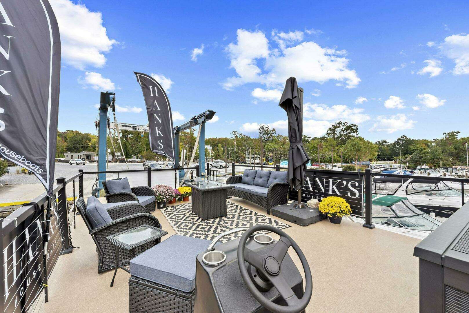2026 Custom Hanks 26 Houseboat - Image 13